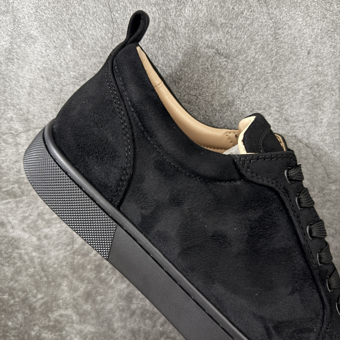 图片[7]-【莞产版本】法国品牌Christian Louboutin CL（路铂廷） 红底鞋 男鞋低帮红底鞋水钻系带运动休闲板鞋 高品质做工 细节完美 面料多材料拼接 镶嵌水钻不易掉钻 水钻装饰点缀 舒适圆头设计不挤脚 手工缝制线牢固不掉底 系带设计 内里二层猪皮 脚感舒适有质感 TPU鞋底 底厚约2.5cm 尺码：40-45-选品中心