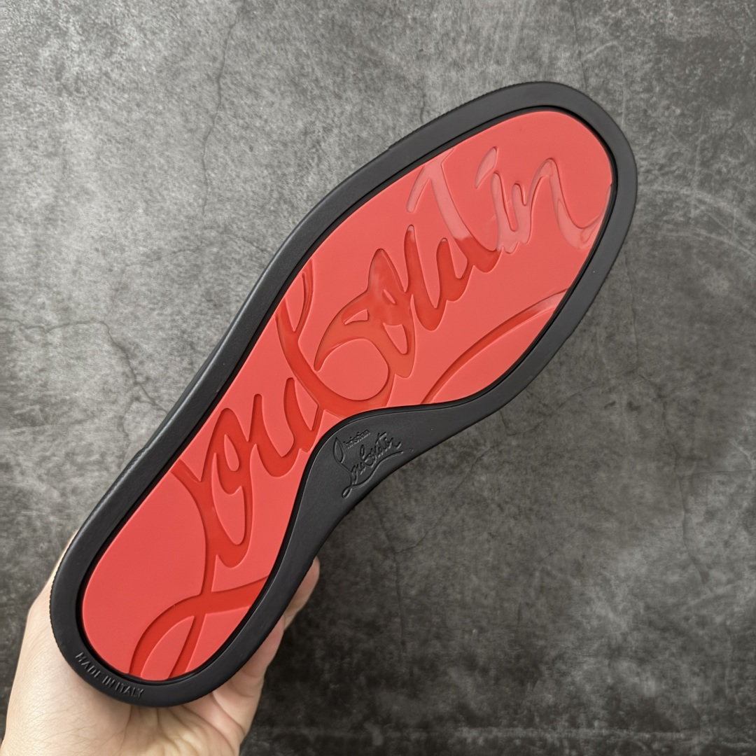 图片[9]-【莞产版本】法国品牌Christian Louboutin CL（路铂廷） 红底鞋 男鞋低帮红底鞋水钻系带运动休闲板鞋 高品质做工 细节完美 面料多材料拼接 镶嵌水钻不易掉钻 水钻装饰点缀 舒适圆头设计不挤脚 手工缝制线牢固不掉底 系带设计 内里二层猪皮 脚感舒适有质感 TPU鞋底 底厚约2.5cm 尺码：40-45-选品中心