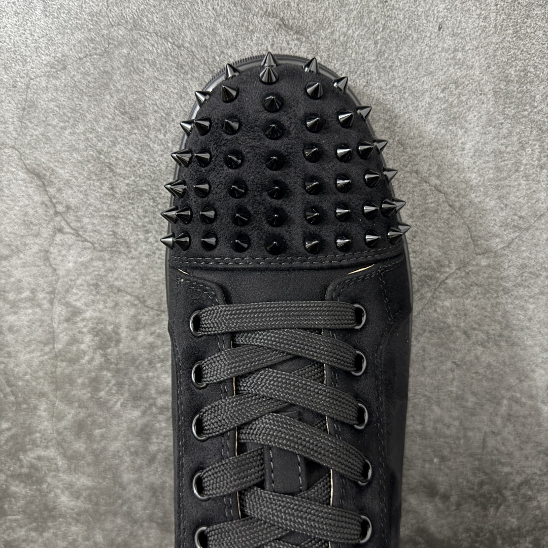 图片[5]-【莞产版本】法国品牌Christian Louboutin CL（路铂廷） 红底鞋 男鞋低帮红底鞋水钻系带运动休闲板鞋 高品质做工 细节完美 面料多材料拼接 镶嵌水钻不易掉钻 水钻装饰点缀 舒适圆头设计不挤脚 手工缝制线牢固不掉底 系带设计 内里二层猪皮 脚感舒适有质感 TPU鞋底 底厚约2.5cm 尺码：40-45-选品中心