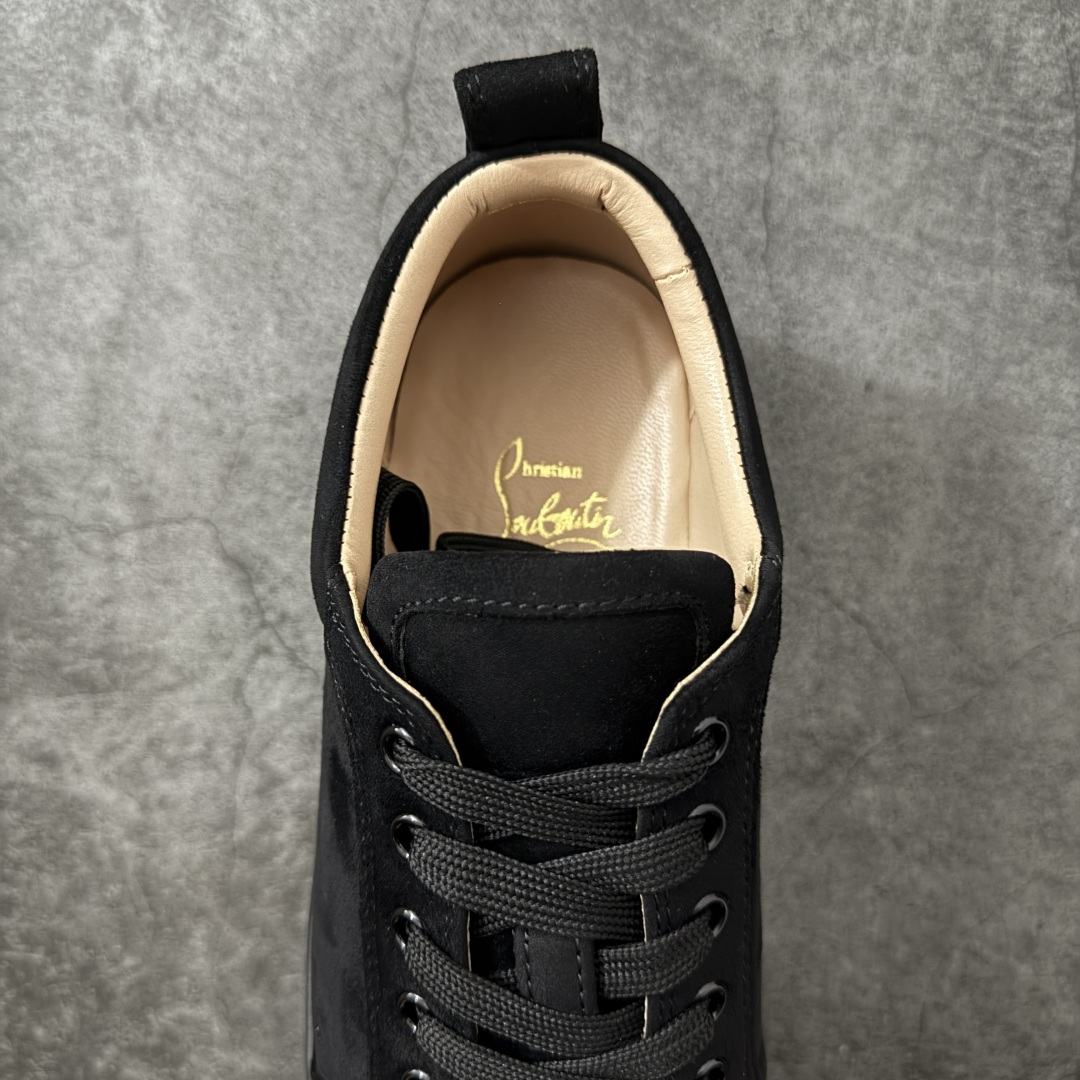 图片[8]-【莞产版本】法国品牌Christian Louboutin CL（路铂廷） 红底鞋 男鞋低帮红底鞋水钻系带运动休闲板鞋 高品质做工 细节完美 面料多材料拼接 镶嵌水钻不易掉钻 水钻装饰点缀 舒适圆头设计不挤脚 手工缝制线牢固不掉底 系带设计 内里二层猪皮 脚感舒适有质感 TPU鞋底 底厚约2.5cm 尺码：40-45-选品中心