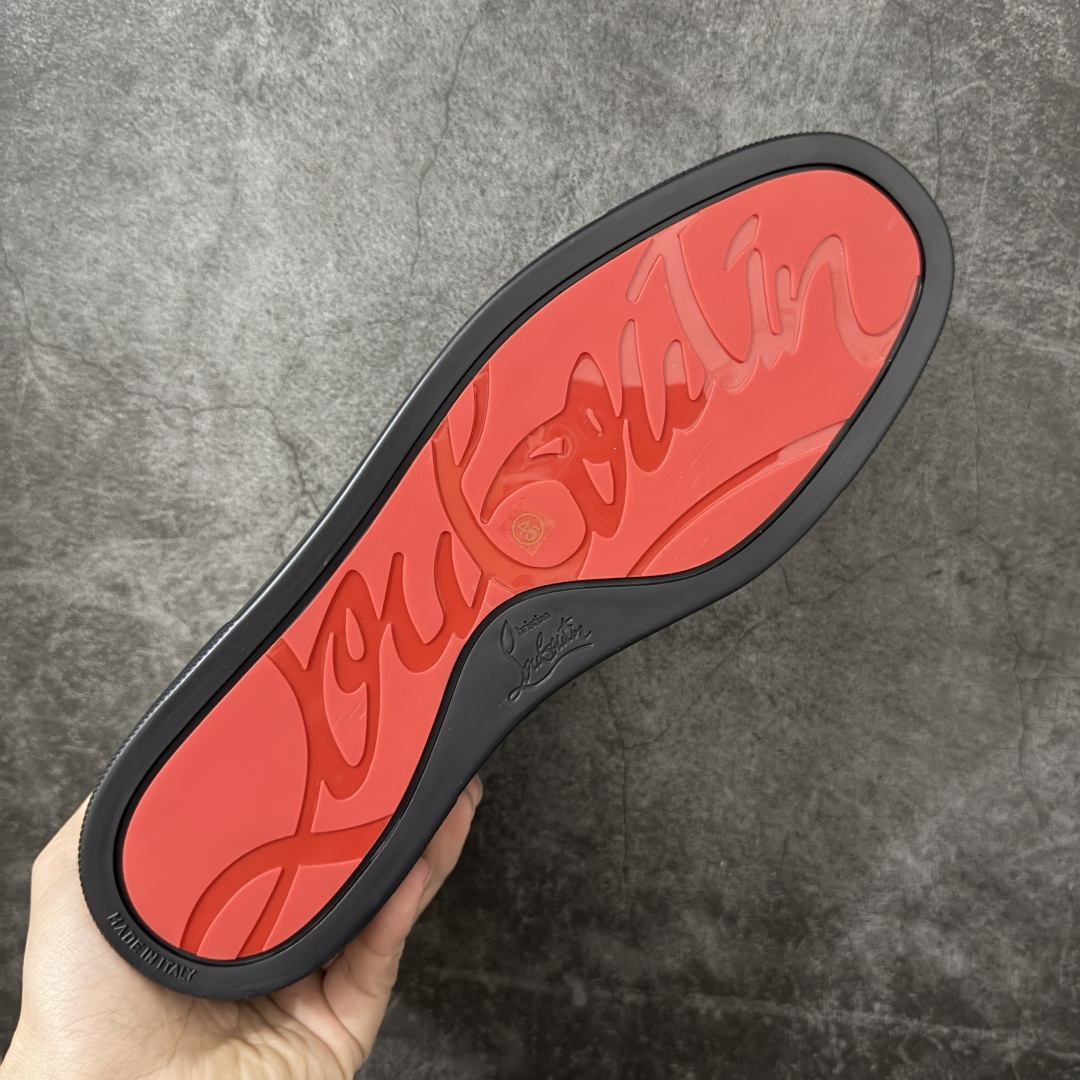 图片[9]-【莞产版本】法国品牌Christian Louboutin CL（路铂廷） 红底鞋 男鞋低帮红底鞋水钻系带运动休闲板鞋 高品质做工 细节完美 面料多材料拼接 镶嵌水钻不易掉钻 水钻装饰点缀 舒适圆头设计不挤脚 手工缝制线牢固不掉底 系带设计 内里二层猪皮 脚感舒适有质感 TPU鞋底 底厚约2.5cm 尺码：40-45-选品中心