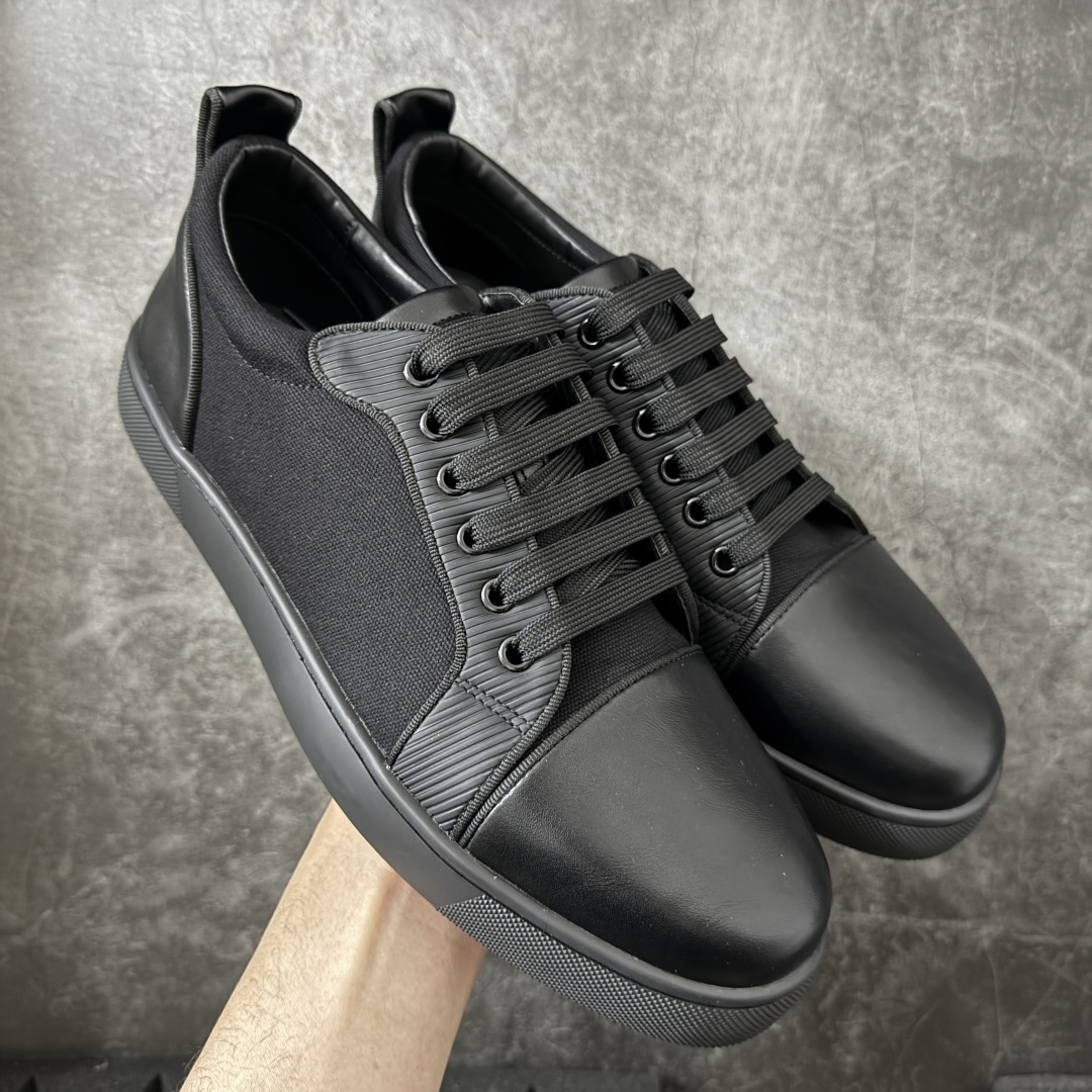 图片[4]-【莞产版本】法国品牌Christian Louboutin CL（路铂廷） 红底鞋 男鞋低帮红底鞋水钻系带运动休闲板鞋 高品质做工 细节完美 面料多材料拼接 镶嵌水钻不易掉钻 水钻装饰点缀 舒适圆头设计不挤脚 手工缝制线牢固不掉底 系带设计 内里二层猪皮 脚感舒适有质感 TPU鞋底 底厚约2.5cm 尺码：40-45-选品中心