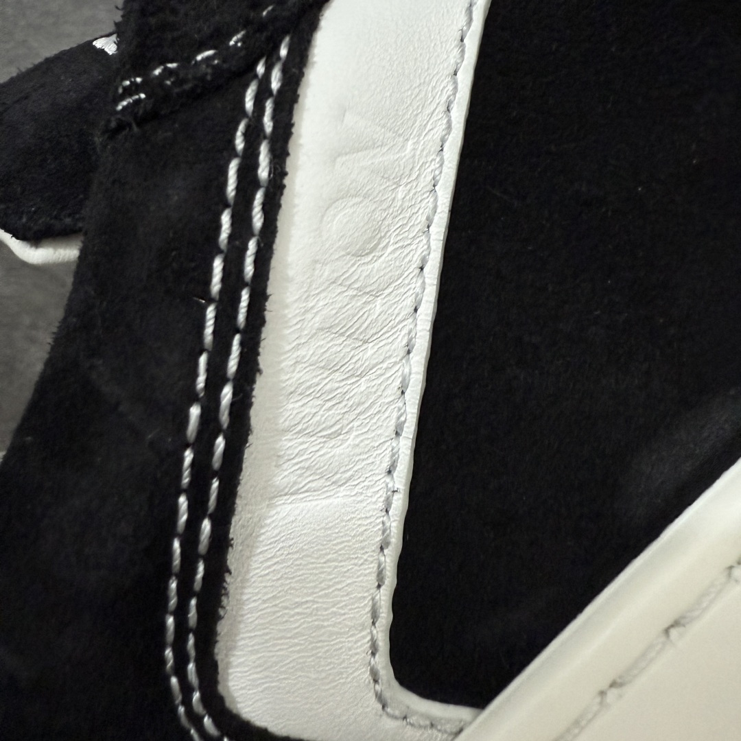 LV 路易威登LOUIS VUITTON Tilted Low Sneakers 倾斜系列低帮复古休闲运