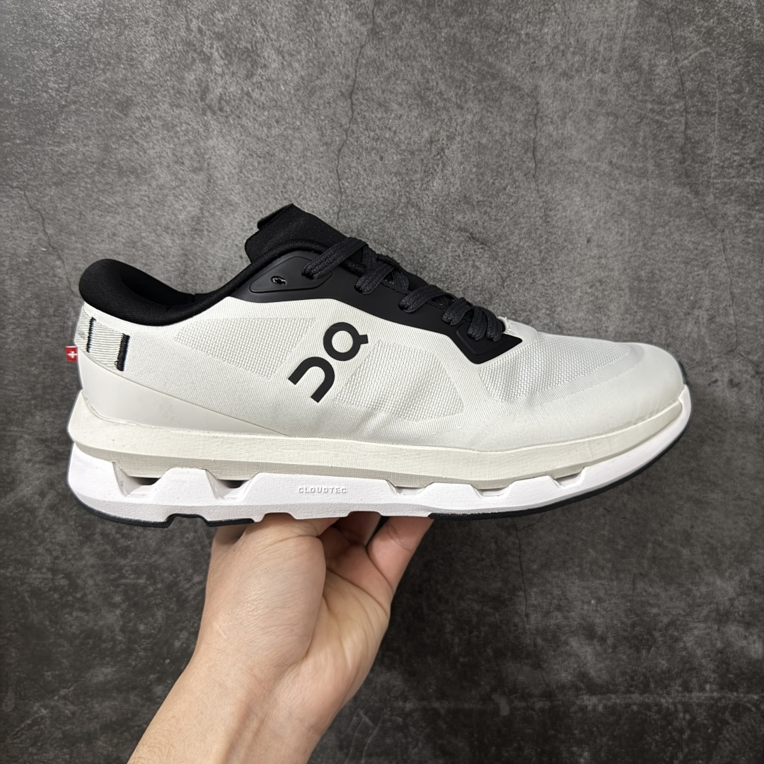 【PZ纯原】On昂跑 Cloudzone跑鞋 市场最优版本 区别市场通货 配件齐全 塑料膜包装 带手提袋 鞋底搭载了on的核心科技缓震技术CloudTec 绝对会是一双冷门联名好鞋，简约不失质感，细节满满却又很低调，不喜欢撞款的朋友赶紧入手！😍 尺码：36-45带半码-选品中心