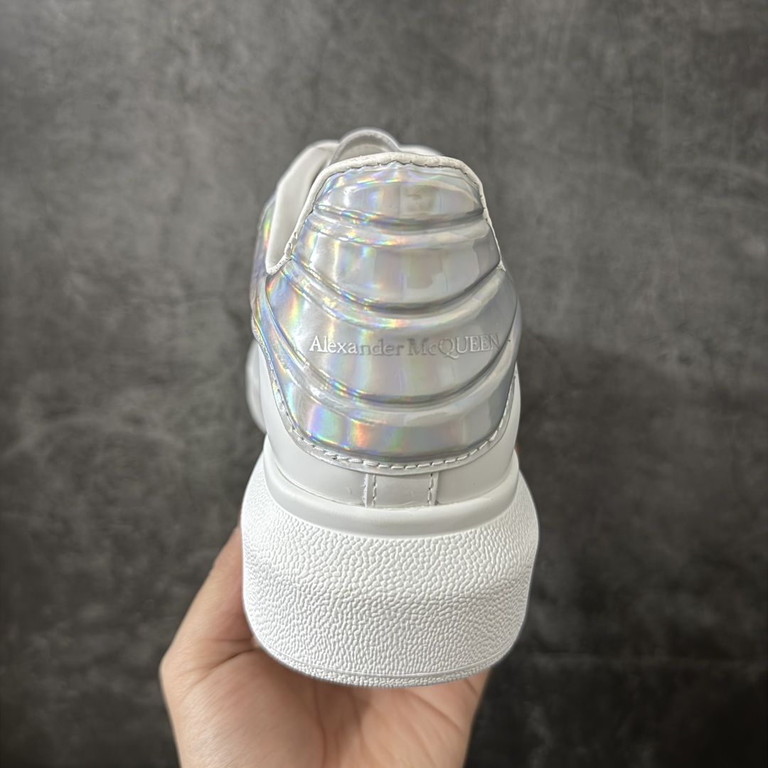 图片[4]-【HT纯原礼盒版】Alexander McQueen/亚历山大麦昆松糕鞋厚底增高小白鞋 炫彩波浪纹尾 全市场配色最齐(100+配色) 性价比最高 同价位品质无敌 进口丝绸亚光原版正品 水染羊皮内里 羊皮垫脚 回弹度到位 耐磨又舒适 鞋底厚4.5cm 全套原版包装 配件齐全 官方一致 凹凸定制正品原盒包装 右脚鞋舌嵌入防伪芯片装置 外盒鞋标官方二维码扫码+防伪芯片 尺码：35-45-选品中心