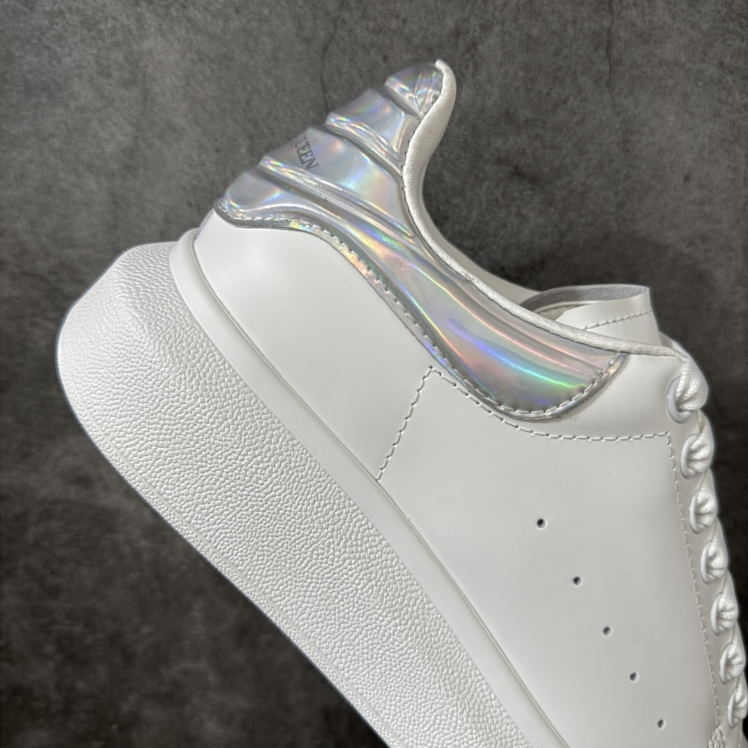 图片[7]-【HT纯原礼盒版】Alexander McQueen/亚历山大麦昆松糕鞋厚底增高小白鞋 炫彩波浪纹尾 全市场配色最齐(100+配色) 性价比最高 同价位品质无敌 进口丝绸亚光原版正品 水染羊皮内里 羊皮垫脚 回弹度到位 耐磨又舒适 鞋底厚4.5cm 全套原版包装 配件齐全 官方一致 凹凸定制正品原盒包装 右脚鞋舌嵌入防伪芯片装置 外盒鞋标官方二维码扫码+防伪芯片 尺码：35-45-选品中心