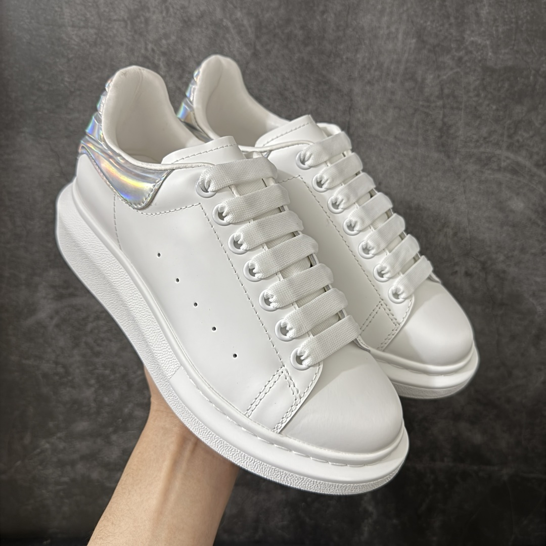 图片[6]-【HT纯原礼盒版】Alexander McQueen/亚历山大麦昆松糕鞋厚底增高小白鞋 全市场配色最齐(100+配色) 性价比最高 同价位品质无敌 进口丝绸亚光原版正品 水染羊皮内里 羊皮垫脚 回弹度到位 耐磨又舒适 鞋底厚4.5cm 全套原版包装 配件齐全 官方一致 凹凸定制正品原盒包装 右脚鞋舌嵌入防伪芯片装置 外盒鞋标官方二维码扫码+防伪芯片 尺码：35-45-选品中心