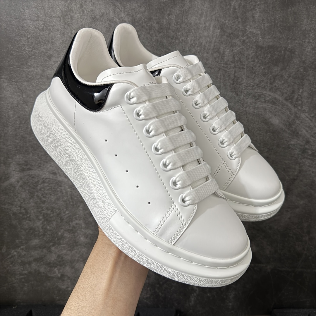 图片[3]-【HT纯原礼盒版】Alexander McQueen/亚历山大麦昆松糕鞋厚底增高小白鞋 全市场配色最齐(100+配色) 性价比最高 同价位品质无敌 进口丝绸亚光原版正品 水染羊皮内里 羊皮垫脚 回弹度到位 耐磨又舒适 鞋底厚4.5cm 全套原版包装 配件齐全 官方一致 凹凸定制正品原盒包装 右脚鞋舌嵌入防伪芯片装置 外盒鞋标官方二维码扫码+防伪芯片 尺码：35-45-选品中心