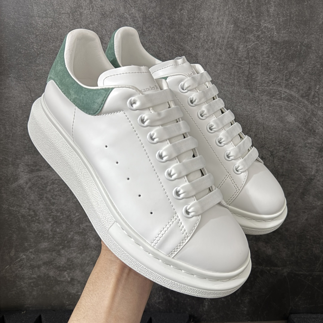 图片[8]-【HT纯原礼盒版】Alexander McQueen/亚历山大麦昆松糕鞋厚底增高小白鞋 全市场配色最齐(100+配色) 性价比最高 同价位品质无敌 进口丝绸亚光原版正品 水染羊皮内里 羊皮垫脚 回弹度到位 耐磨又舒适 鞋底厚4.5cm 全套原版包装 配件齐全 官方一致 凹凸定制正品原盒包装 右脚鞋舌嵌入防伪芯片装置 外盒鞋标官方二维码扫码+防伪芯片 尺码：35-45-选品中心