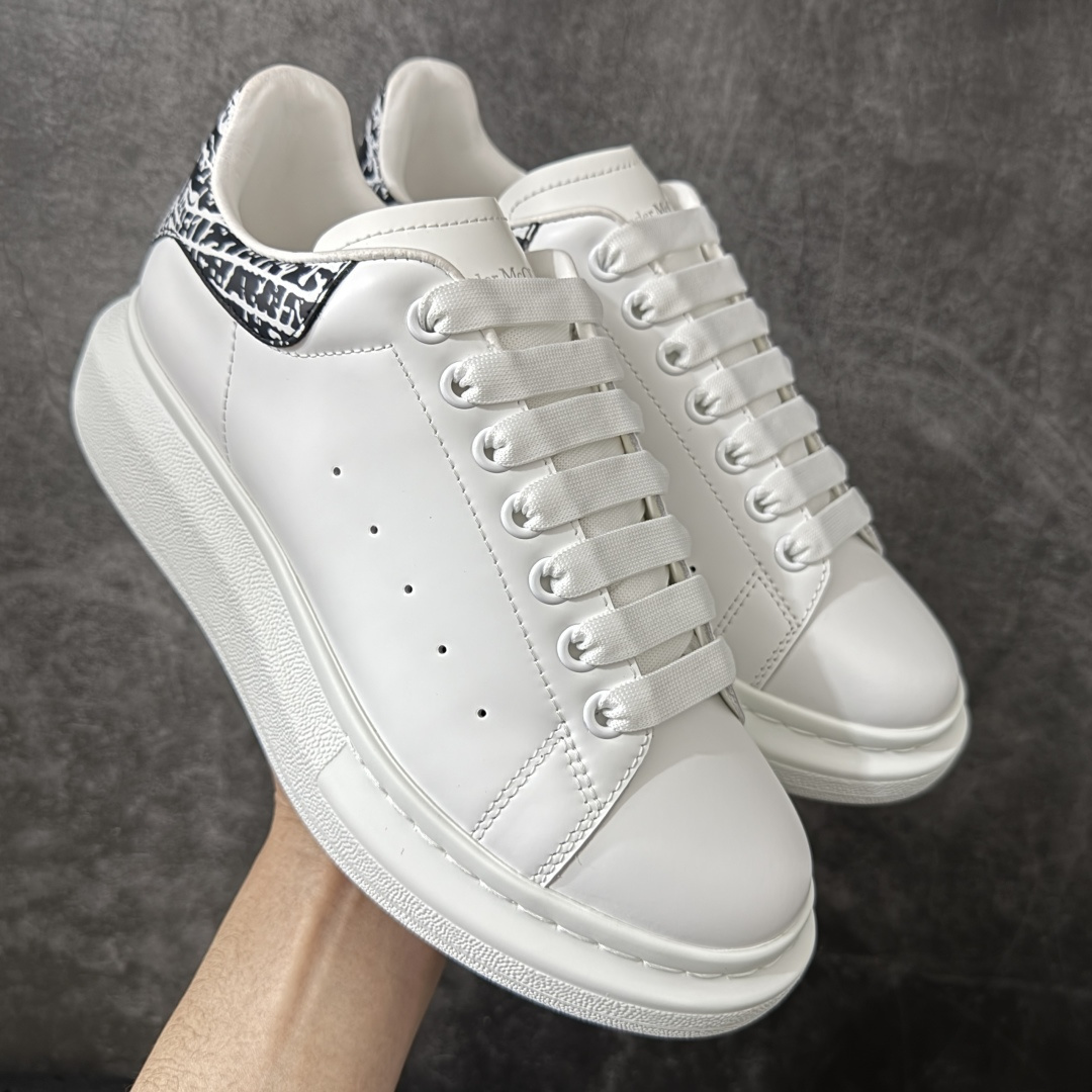 图片[4]-【HT纯原礼盒版】Alexander McQueen/亚历山大麦昆松糕鞋厚底增高小白鞋 全市场配色最齐(100+配色) 性价比最高 同价位品质无敌 进口丝绸亚光原版正品 水染羊皮内里 羊皮垫脚 回弹度到位 耐磨又舒适 鞋底厚4.5cm 全套原版包装 配件齐全 官方一致 凹凸定制正品原盒包装 右脚鞋舌嵌入防伪芯片装置 外盒鞋标官方二维码扫码+防伪芯片 尺码：35-45-选品中心