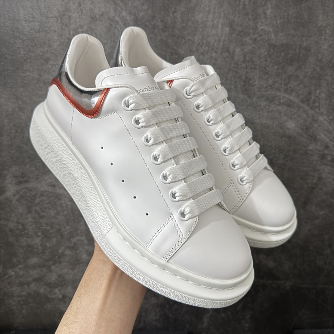 【HT纯原礼盒版】Alexander McQueen/亚历山大麦昆松糕鞋厚底增高小白鞋 全市场配色最齐(100+配色) 性价比最高 同价位品质无敌 进口丝绸亚光原版正品 水染羊皮内里 羊皮垫脚 回弹度到位 耐磨又舒适 鞋底厚4.5cm 全套原版包装 配件齐全 官方一致 凹凸定制正品原盒包装 右脚鞋舌嵌入防伪芯片装置 外盒鞋标官方二维码扫码+防伪芯片 尺码：35-45-选品中心