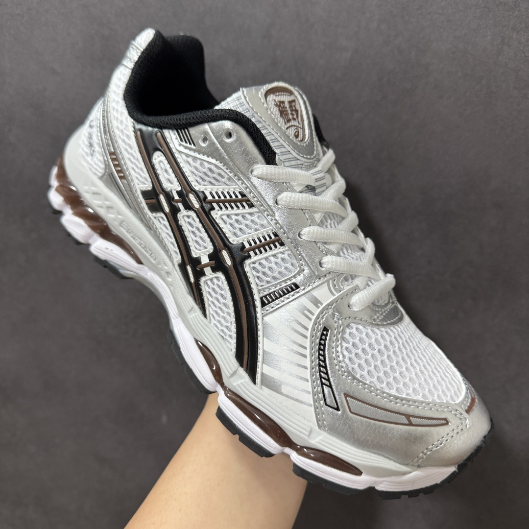 图片[3]-【公司级】AsicsGel-Kayano 12.1 亚瑟士运动休闲透气专业跑鞋 提供出众的稳定性与缓冲 此种置于中底内部的自适应发泡材料 可在每一次冲击后帮助足弓重新定位 强化迈步时的支撑性中底处的另一项升级为FFBLASTTM PLUSECO缓冲科技 此种材料含有约24%的生物基成分 可在每一步中创造绵柔的触地脚感PureGELM科技位干鞋跟底部 柔软度比标准GELM科技高65% 为长跑训练者带来令人惊奇的运动顺畅感 货号： 1203A869-021 尺码： 36 36.5 37.5 38 38.5 39 40 40.5 41.5 42 42.5 43.5 44 45 46 47-选品中心