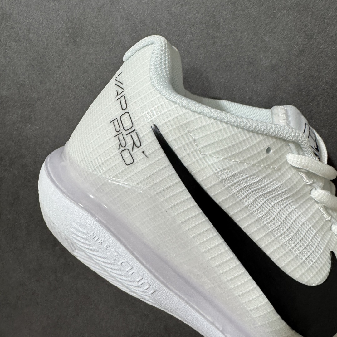 图片[8]-【公司级】Nike Zoom Vapor Pro HC简约时尚百搭经典 减震 低帮 网球鞋 颜值与实用性兼具 轻质网眼鞋面，透气又轻盈 Air Zoom 缓震配置超给力，击球冲击能有效吸收，缓震回弹超舒适，启动反馈也很赞。 鞋身流线型设计，减少空气阻力，灵活性拉满 鞋底橡胶耐磨，硬地抓地力强，多方向人字纹，急停、变向都稳 中足锁定稳，侧向支撑靠谱，鞋楦贴合度适中，打球时脚在鞋里不乱晃，能专注赢球 简约设计适配多种风格，运动与日常场景无缝切换 轻量化与透气性 网面材质减轻重量，长时间穿着舒适 尺码：36-45-选品中心