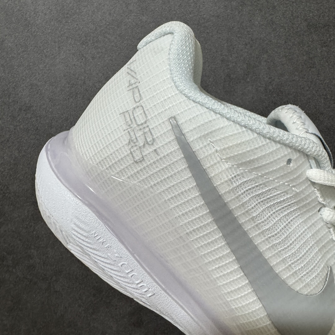 图片[8]-【公司级】Nike Zoom Vapor Pro HC简约时尚百搭经典 减震 低帮 网球鞋 颜值与实用性兼具 轻质网眼鞋面，透气又轻盈 Air Zoom 缓震配置超给力，击球冲击能有效吸收，缓震回弹超舒适，启动反馈也很赞。 鞋身流线型设计，减少空气阻力，灵活性拉满 鞋底橡胶耐磨，硬地抓地力强，多方向人字纹，急停、变向都稳 中足锁定稳，侧向支撑靠谱，鞋楦贴合度适中，打球时脚在鞋里不乱晃，能专注赢球 简约设计适配多种风格，运动与日常场景无缝切换 轻量化与透气性 网面材质减轻重量，长时间穿着舒适 尺码：36-45-选品中心