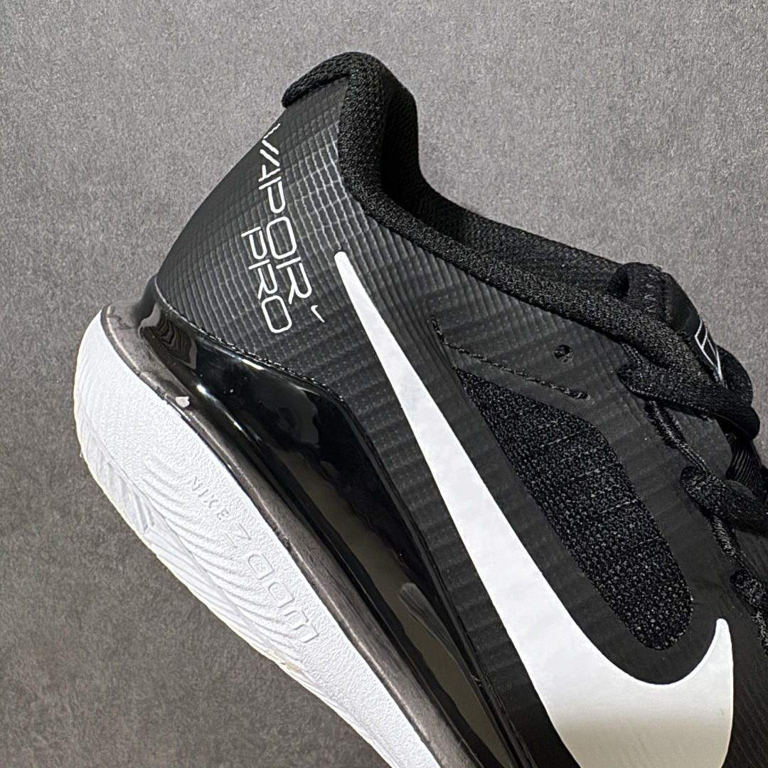 图片[8]-【公司级】Nike Zoom Vapor Pro HC简约时尚百搭经典 减震 低帮 网球鞋 颜值与实用性兼具 轻质网眼鞋面，透气又轻盈 Air Zoom 缓震配置超给力，击球冲击能有效吸收，缓震回弹超舒适，启动反馈也很赞。 鞋身流线型设计，减少空气阻力，灵活性拉满 鞋底橡胶耐磨，硬地抓地力强，多方向人字纹，急停、变向都稳 中足锁定稳，侧向支撑靠谱，鞋楦贴合度适中，打球时脚在鞋里不乱晃，能专注赢球 简约设计适配多种风格，运动与日常场景无缝切换 轻量化与透气性 网面材质减轻重量，长时间穿着舒适 尺码：36-45-选品中心