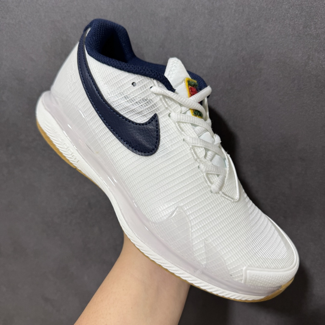 图片[3]-【公司级】Nike Zoom Vapor Pro HC简约时尚百搭经典 减震 低帮 网球鞋 颜值与实用性兼具 轻质网眼鞋面，透气又轻盈 Air Zoom 缓震配置超给力，击球冲击能有效吸收，缓震回弹超舒适，启动反馈也很赞。 鞋身流线型设计，减少空气阻力，灵活性拉满 鞋底橡胶耐磨，硬地抓地力强，多方向人字纹，急停、变向都稳 中足锁定稳，侧向支撑靠谱，鞋楦贴合度适中，打球时脚在鞋里不乱晃，能专注赢球 简约设计适配多种风格，运动与日常场景无缝切换 轻量化与透气性 网面材质减轻重量，长时间穿着舒适 尺码：36-45-选品中心