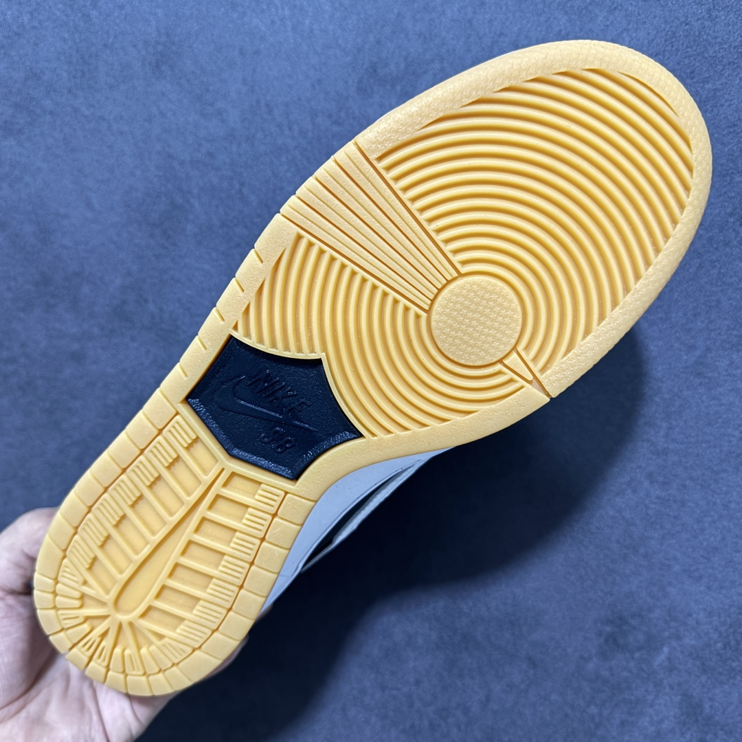 图片[8]-【YC纯原】NK SB Dunk Low Pro 黑白生胶 CD2563-006 实力大厂出品 新配色陆续开发 全套原纸板楦头开发 确保原汁原味 完美呈现DUNK版型 一比一鞋头弧度高度鞋身弧度 此版本只针对中端市场 皮料材质有所更替 其他数据细节工艺流程均保持一致 绝不口嗨 细节品控鞋型随意对比 独家私模官方第六代原厂航空铝磨具打磨大底 鞋头坡度极致还原 无解鞋型 原盒原配 圈内天花板工艺 原厂玻璃冲刀 超高清洁度 全鞋零毛边皮料切割 原厂中底布点胶 中底布拉帮走线遵循公司 尺码： 40 40.5 41 42 42.5 43 44 44.5 45 46-选品中心