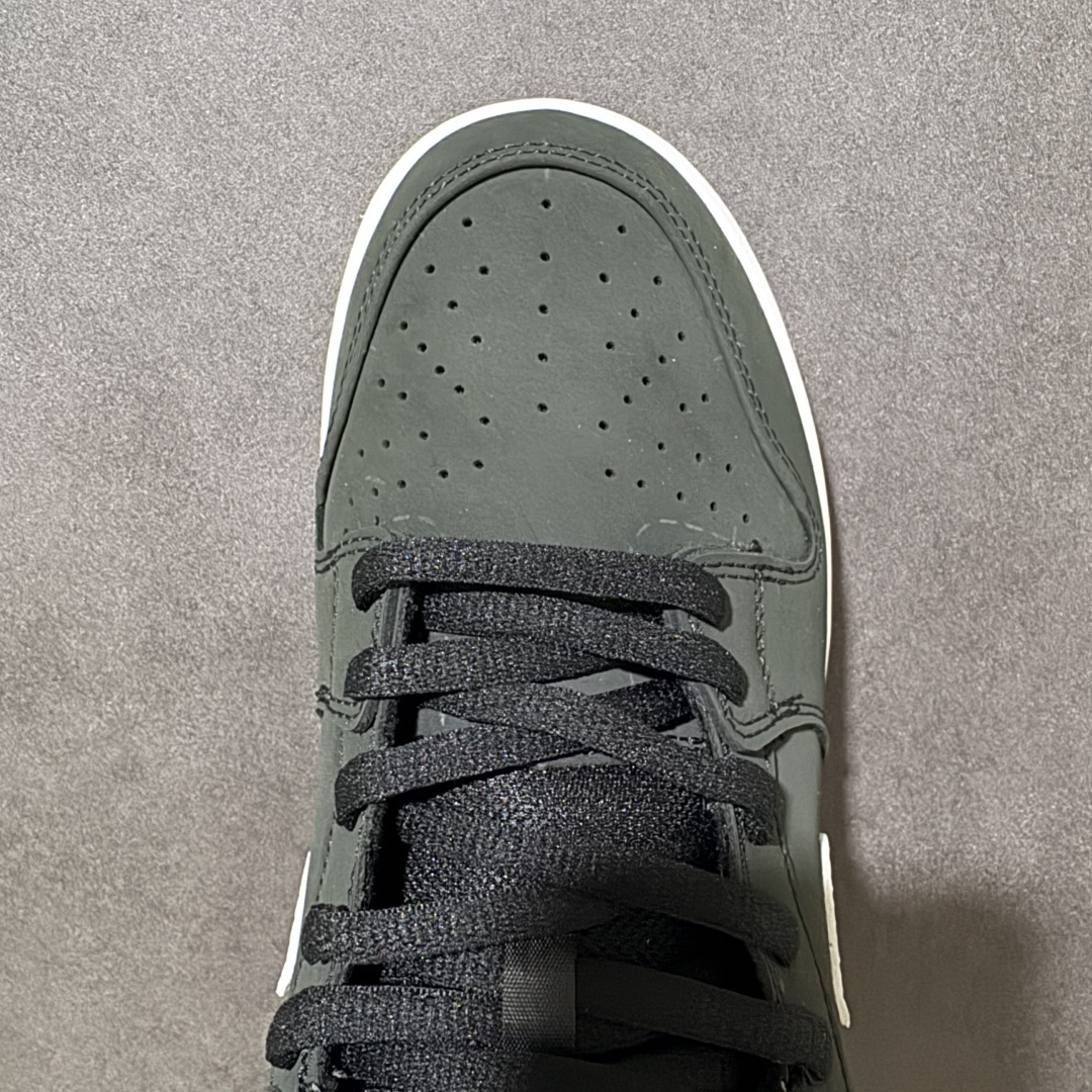 图片[4]-【YC纯原】NK SB Dunk Low Pro 黑白生胶 CD2563-006 实力大厂出品 新配色陆续开发 全套原纸板楦头开发 确保原汁原味 完美呈现DUNK版型 一比一鞋头弧度高度鞋身弧度 此版本只针对中端市场 皮料材质有所更替 其他数据细节工艺流程均保持一致 绝不口嗨 细节品控鞋型随意对比 独家私模官方第六代原厂航空铝磨具打磨大底 鞋头坡度极致还原 无解鞋型 原盒原配 圈内天花板工艺 原厂玻璃冲刀 超高清洁度 全鞋零毛边皮料切割 原厂中底布点胶 中底布拉帮走线遵循公司 尺码： 40 40.5 41 42 42.5 43 44 44.5 45 46-选品中心