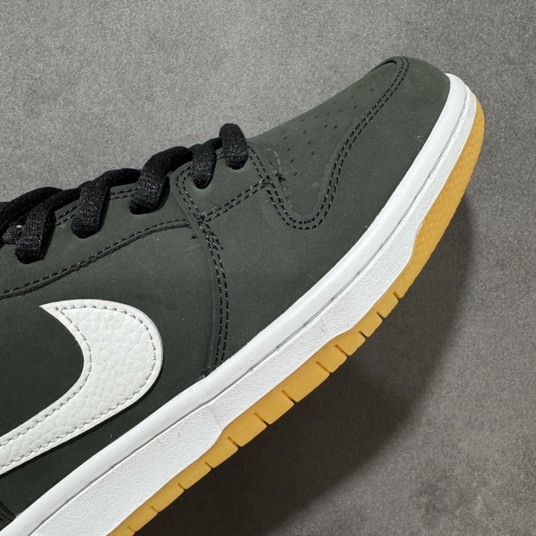 图片[6]-【YC纯原】NK SB Dunk Low Pro 黑白生胶 CD2563-006 实力大厂出品 新配色陆续开发 全套原纸板楦头开发 确保原汁原味 完美呈现DUNK版型 一比一鞋头弧度高度鞋身弧度 此版本只针对中端市场 皮料材质有所更替 其他数据细节工艺流程均保持一致 绝不口嗨 细节品控鞋型随意对比 独家私模官方第六代原厂航空铝磨具打磨大底 鞋头坡度极致还原 无解鞋型 原盒原配 圈内天花板工艺 原厂玻璃冲刀 超高清洁度 全鞋零毛边皮料切割 原厂中底布点胶 中底布拉帮走线遵循公司 尺码： 40 40.5 41 42 42.5 43 44 44.5 45 46-选品中心