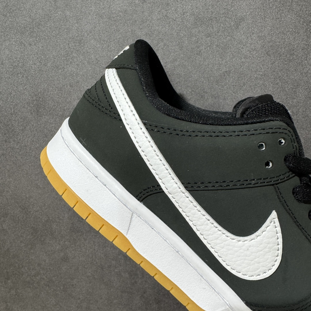图片[7]-【YC纯原】NK SB Dunk Low Pro 黑白生胶 CD2563-006 实力大厂出品 新配色陆续开发 全套原纸板楦头开发 确保原汁原味 完美呈现DUNK版型 一比一鞋头弧度高度鞋身弧度 此版本只针对中端市场 皮料材质有所更替 其他数据细节工艺流程均保持一致 绝不口嗨 细节品控鞋型随意对比 独家私模官方第六代原厂航空铝磨具打磨大底 鞋头坡度极致还原 无解鞋型 原盒原配 圈内天花板工艺 原厂玻璃冲刀 超高清洁度 全鞋零毛边皮料切割 原厂中底布点胶 中底布拉帮走线遵循公司 尺码： 40 40.5 41 42 42.5 43 44 44.5 45 46-选品中心