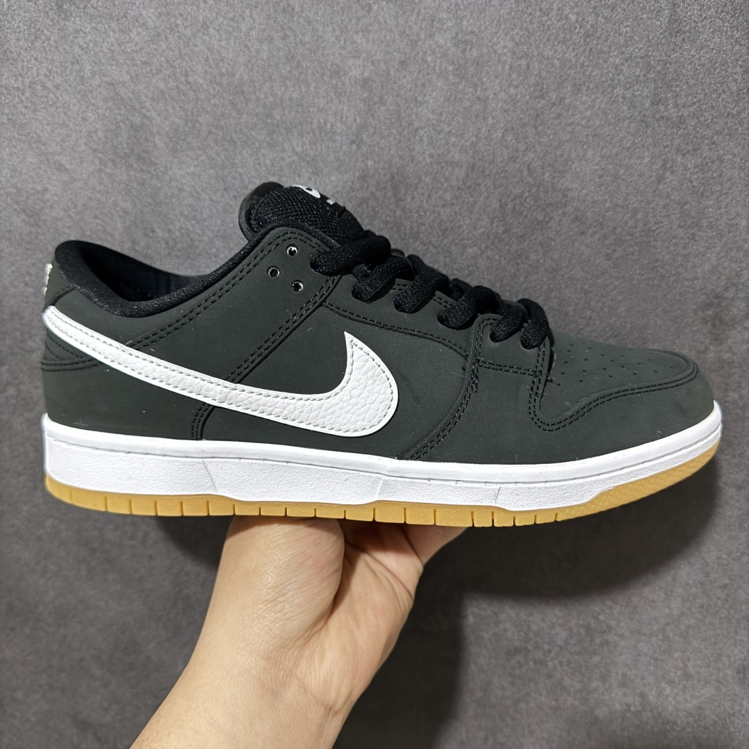 【YC纯原】NK SB Dunk Low Pro 黑白生胶 CD2563-006 实力大厂出品 新配色陆续开发 全套原纸板楦头开发 确保原汁原味 完美呈现DUNK版型 一比一鞋头弧度高度鞋身弧度 此版本只针对中端市场 皮料材质有所更替 其他数据细节工艺流程均保持一致 绝不口嗨 细节品控鞋型随意对比 独家私模官方第六代原厂航空铝磨具打磨大底 鞋头坡度极致还原 无解鞋型 原盒原配 圈内天花板工艺 原厂玻璃冲刀 超高清洁度 全鞋零毛边皮料切割 原厂中底布点胶 中底布拉帮走线遵循公司 尺码： 40 40.5 41 42 42.5 43 44 44.5 45 46-选品中心
