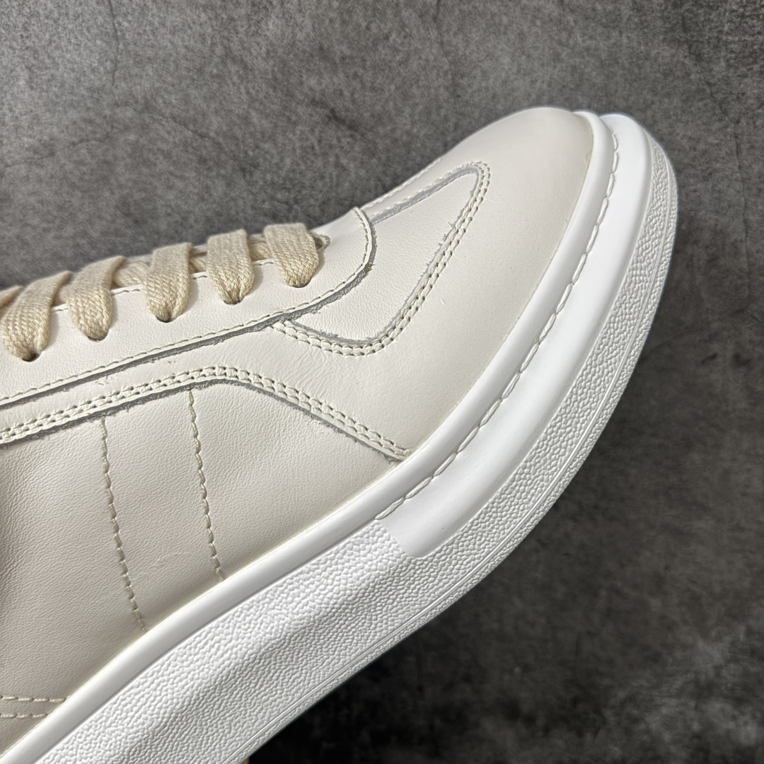 图片[6]-【HT纯原礼盒版】Alexander McQueen/亚历山大麦昆松糕鞋厚底增高小白鞋 米色 全市场配色最齐(100+配色) 性价比最高 同价位品质无敌 进口丝绸亚光原版正品 水染羊皮内里 羊皮垫脚 回弹度到位 耐磨又舒适 鞋底厚4.5cm 全套原版包装 配件齐全 官方一致 凹凸定制正品原盒包装 右脚鞋舌嵌入防伪芯片装置 外盒鞋标官方二维码扫码+防伪芯片 尺码：35-45-选品中心