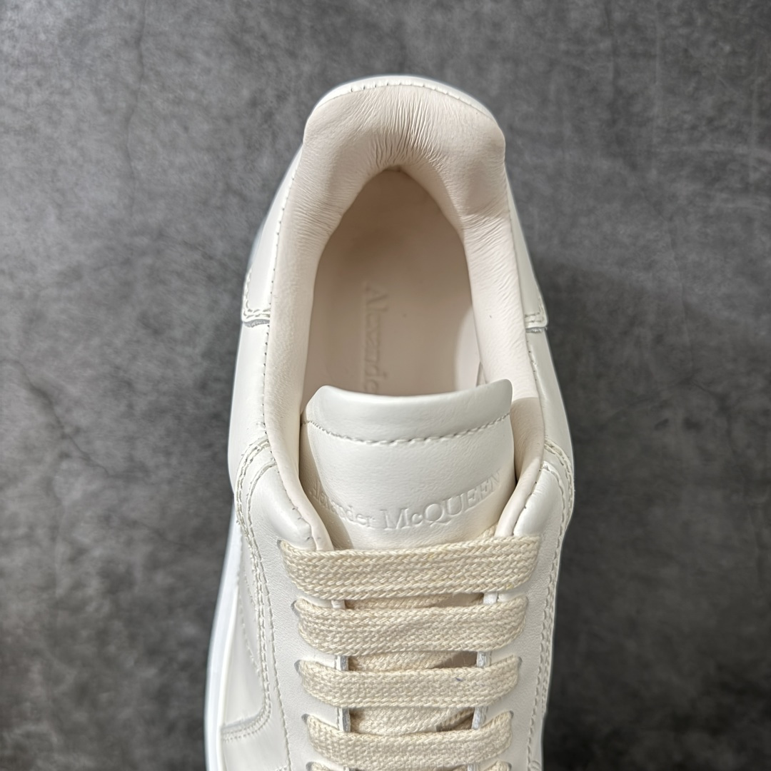 图片[8]-【HT纯原礼盒版】Alexander McQueen/亚历山大麦昆松糕鞋厚底增高小白鞋 米色 全市场配色最齐(100+配色) 性价比最高 同价位品质无敌 进口丝绸亚光原版正品 水染羊皮内里 羊皮垫脚 回弹度到位 耐磨又舒适 鞋底厚4.5cm 全套原版包装 配件齐全 官方一致 凹凸定制正品原盒包装 右脚鞋舌嵌入防伪芯片装置 外盒鞋标官方二维码扫码+防伪芯片 尺码：35-45-选品中心