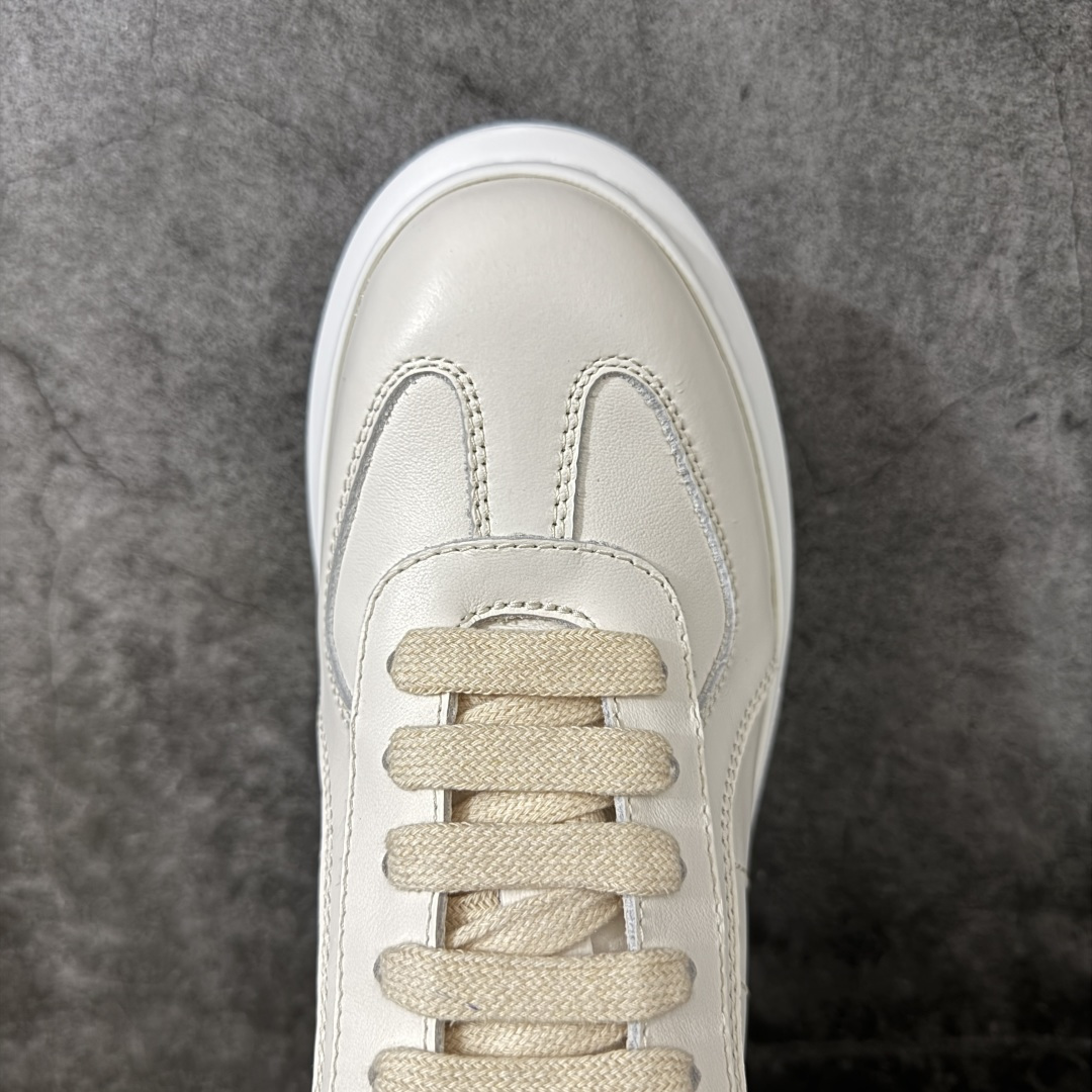 图片[5]-【HT纯原礼盒版】Alexander McQueen/亚历山大麦昆松糕鞋厚底增高小白鞋 米色 全市场配色最齐(100+配色) 性价比最高 同价位品质无敌 进口丝绸亚光原版正品 水染羊皮内里 羊皮垫脚 回弹度到位 耐磨又舒适 鞋底厚4.5cm 全套原版包装 配件齐全 官方一致 凹凸定制正品原盒包装 右脚鞋舌嵌入防伪芯片装置 外盒鞋标官方二维码扫码+防伪芯片 尺码：35-45-选品中心