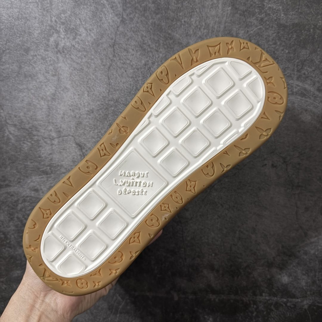 图片[9]-【专柜版/海淘代购】 LV 路易威登LOUIS VUITTON Tilted Low Sneakers 倾斜系列低帮复古休闲运动文化百搭板鞋 2026早春款板鞋 饼干鞋 市场最顶天花板 礼盒包装 正确细节 原鞋原材料1：1打造 完美版型做工 欢迎对比市场任何品质的货品 广东原产 升级原楦型开发纸版 包装说明书防尘布袋物件(附送官方快递加固牛皮纸外盒!!)#采用Monogram 丹宁布鞋面材质#鞋垫嵌入软脚感EVA物料#后跟耐弯折滴塑支撑片#全新开发TPR光泽组合隔色鞋底❗ 尺码：39 40 41 42 43 44 45-选品中心