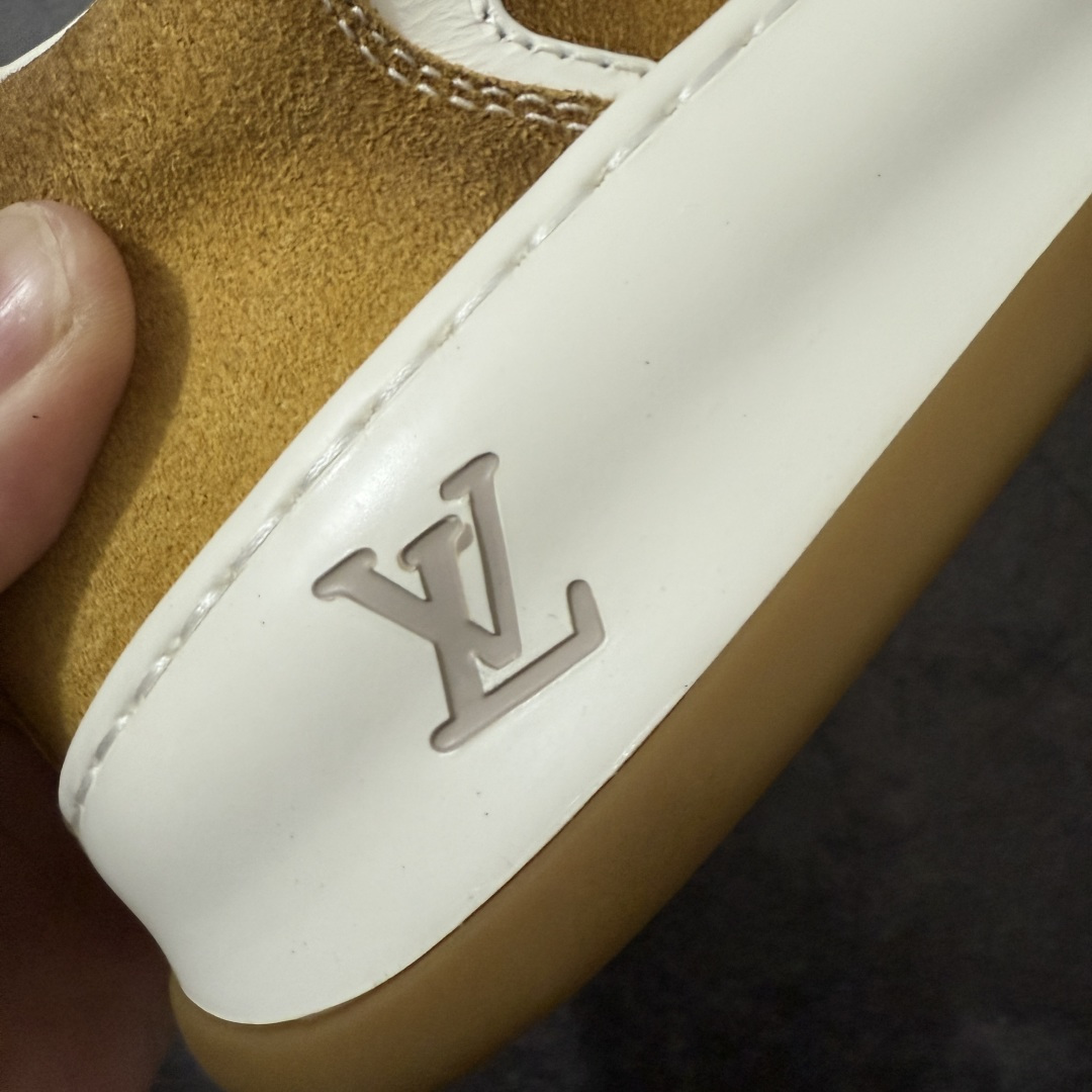 图片[4]-【专柜版/海淘代购】 LV 路易威登LOUIS VUITTON Tilted Low Sneakers 倾斜系列低帮复古休闲运动文化百搭板鞋 2026早春款板鞋 饼干鞋 市场最顶天花板 礼盒包装 正确细节 原鞋原材料1：1打造 完美版型做工 欢迎对比市场任何品质的货品 广东原产 升级原楦型开发纸版 包装说明书防尘布袋物件(附送官方快递加固牛皮纸外盒!!)#采用Monogram 丹宁布鞋面材质#鞋垫嵌入软脚感EVA物料#后跟耐弯折滴塑支撑片#全新开发TPR光泽组合隔色鞋底❗ 尺码：39 40 41 42 43 44 45-选品中心