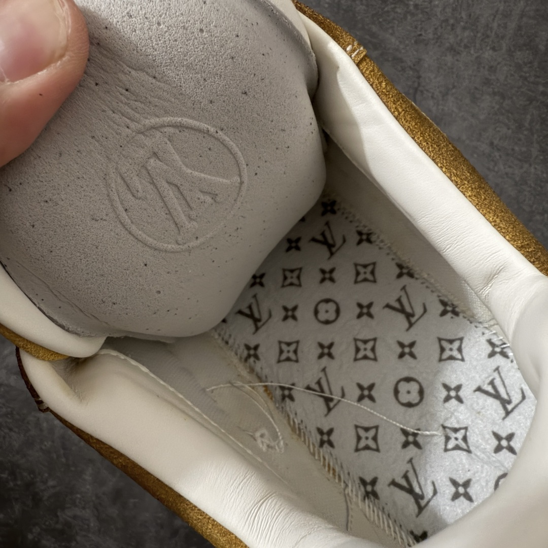 图片[10]-【专柜版/海淘代购】 LV 路易威登LOUIS VUITTON Tilted Low Sneakers 倾斜系列低帮复古休闲运动文化百搭板鞋 2026早春款板鞋 饼干鞋 市场最顶天花板 礼盒包装 正确细节 原鞋原材料1：1打造 完美版型做工 欢迎对比市场任何品质的货品 广东原产 升级原楦型开发纸版 包装说明书防尘布袋物件(附送官方快递加固牛皮纸外盒!!)#采用Monogram 丹宁布鞋面材质#鞋垫嵌入软脚感EVA物料#后跟耐弯折滴塑支撑片#全新开发TPR光泽组合隔色鞋底❗ 尺码：39 40 41 42 43 44 45-选品中心