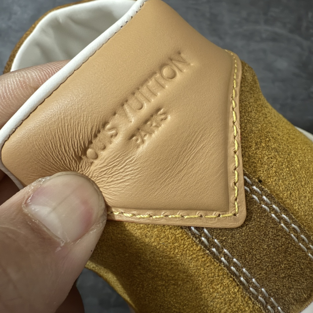 图片[3]-【专柜版/海淘代购】 LV 路易威登LOUIS VUITTON Tilted Low Sneakers 倾斜系列低帮复古休闲运动文化百搭板鞋 2026早春款板鞋 饼干鞋 市场最顶天花板 礼盒包装 正确细节 原鞋原材料1：1打造 完美版型做工 欢迎对比市场任何品质的货品 广东原产 升级原楦型开发纸版 包装说明书防尘布袋物件(附送官方快递加固牛皮纸外盒!!)#采用Monogram 丹宁布鞋面材质#鞋垫嵌入软脚感EVA物料#后跟耐弯折滴塑支撑片#全新开发TPR光泽组合隔色鞋底❗ 尺码：39 40 41 42 43 44 45-选品中心