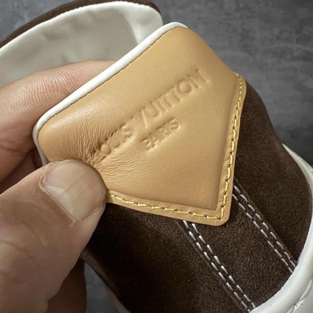图片[3]-【专柜版/海淘代购】 LV 路易威登LOUIS VUITTON Tilted Low Sneakers 倾斜系列低帮复古休闲运动文化百搭板鞋 2026早春款板鞋 饼干鞋 市场最顶天花板 礼盒包装 正确细节 原鞋原材料1：1打造 完美版型做工 欢迎对比市场任何品质的货品 广东原产 升级原楦型开发纸版 包装说明书防尘布袋物件(附送官方快递加固牛皮纸外盒!!)#采用Monogram 丹宁布鞋面材质#鞋垫嵌入软脚感EVA物料#后跟耐弯折滴塑支撑片#全新开发TPR光泽组合隔色鞋底❗ 尺码：39 40 41 42 43 44 45 46-选品中心