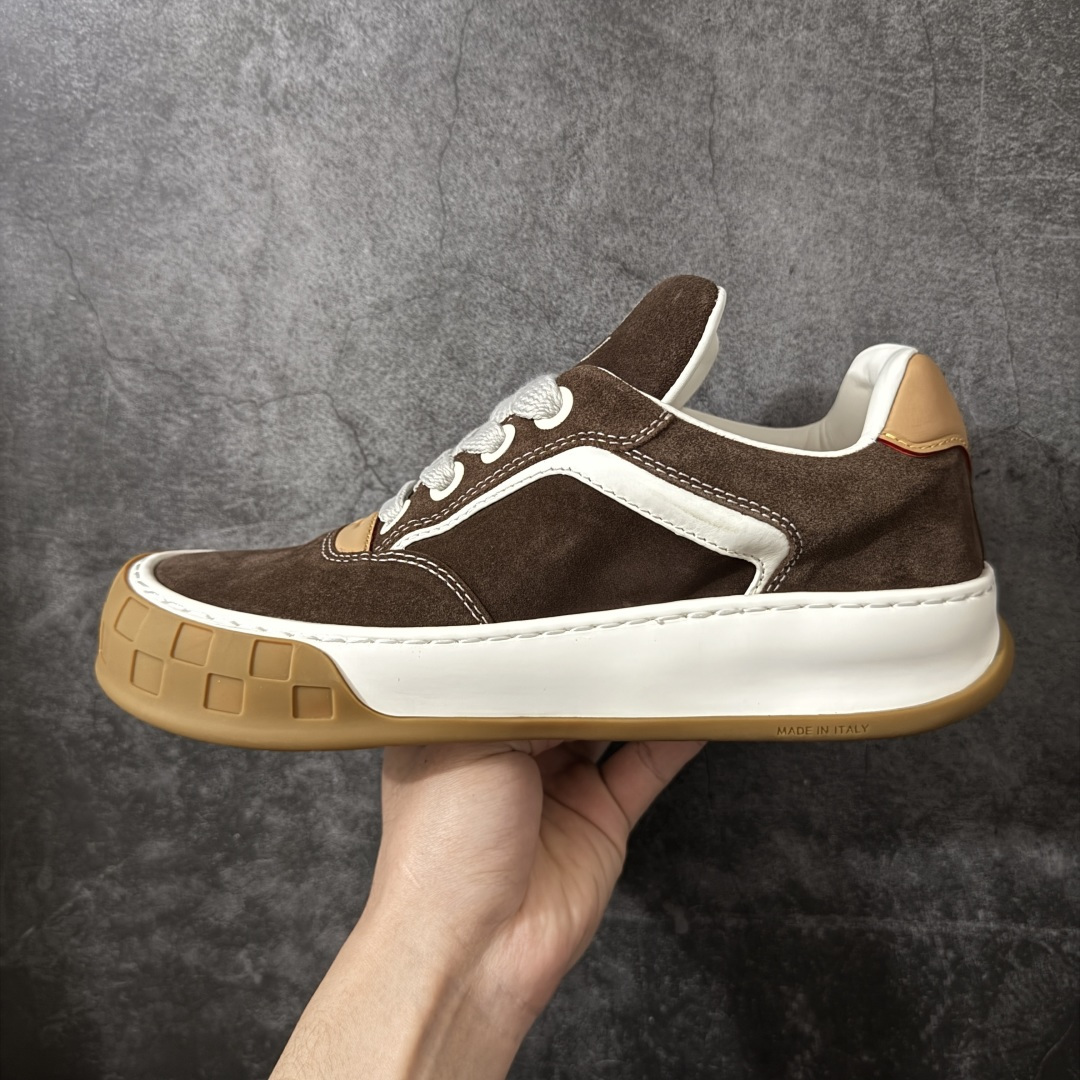 图片[2]-【专柜版/海淘代购】 LV 路易威登LOUIS VUITTON Tilted Low Sneakers 倾斜系列低帮复古休闲运动文化百搭板鞋 2026早春款板鞋 饼干鞋 市场最顶天花板 礼盒包装 正确细节 原鞋原材料1：1打造 完美版型做工 欢迎对比市场任何品质的货品 广东原产 升级原楦型开发纸版 包装说明书防尘布袋物件(附送官方快递加固牛皮纸外盒!!)#采用Monogram 丹宁布鞋面材质#鞋垫嵌入软脚感EVA物料#后跟耐弯折滴塑支撑片#全新开发TPR光泽组合隔色鞋底❗ 尺码：39 40 41 42 43 44 45 46-选品中心