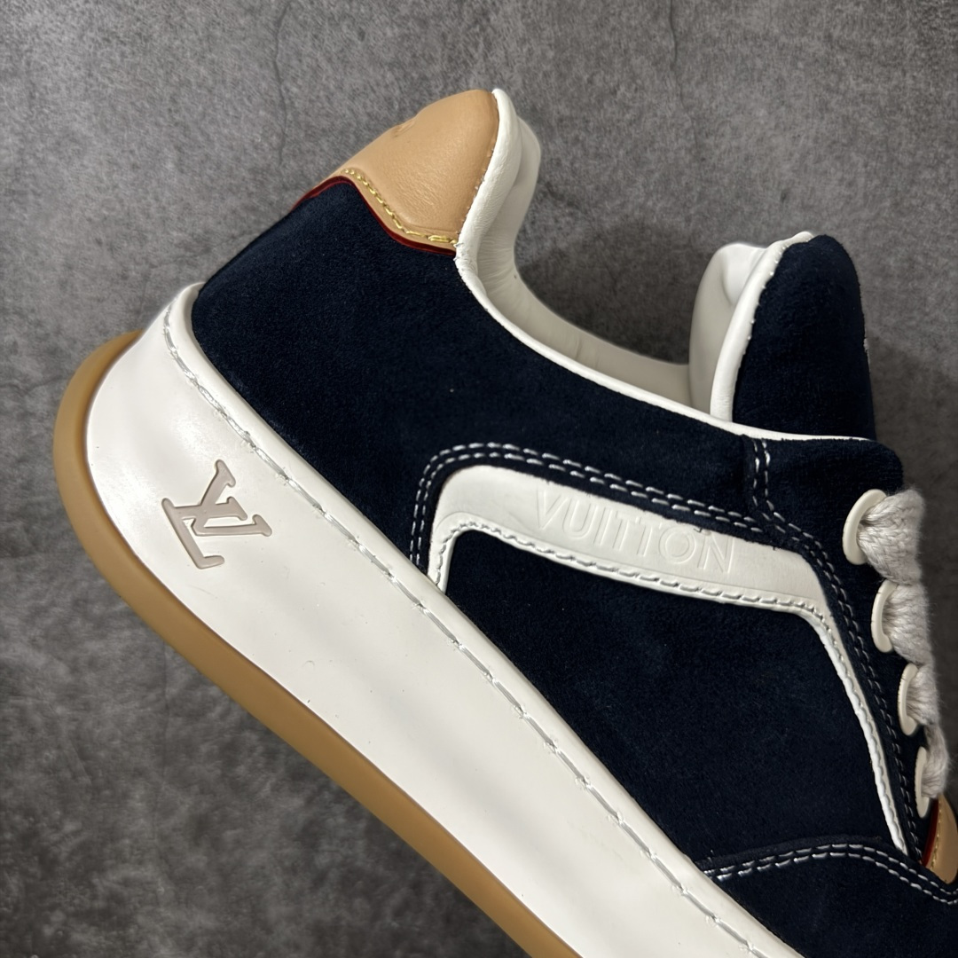 图片[7]-【专柜版/海淘代购】 LV 路易威登LOUIS VUITTON Tilted Low Sneakers 倾斜系列低帮复古休闲运动文化百搭板鞋 2026早春款板鞋 饼干鞋 市场最顶天花板 礼盒包装 正确细节 原鞋原材料1：1打造 完美版型做工 欢迎对比市场任何品质的货品 广东原产 升级原楦型开发纸版 包装说明书防尘布袋物件(附送官方快递加固牛皮纸外盒!!)#采用Monogram 丹宁布鞋面材质#鞋垫嵌入软脚感EVA物料#后跟耐弯折滴塑支撑片#全新开发TPR光泽组合隔色鞋底❗ 尺码：39 40 41 42 43 44 45 46-选品中心