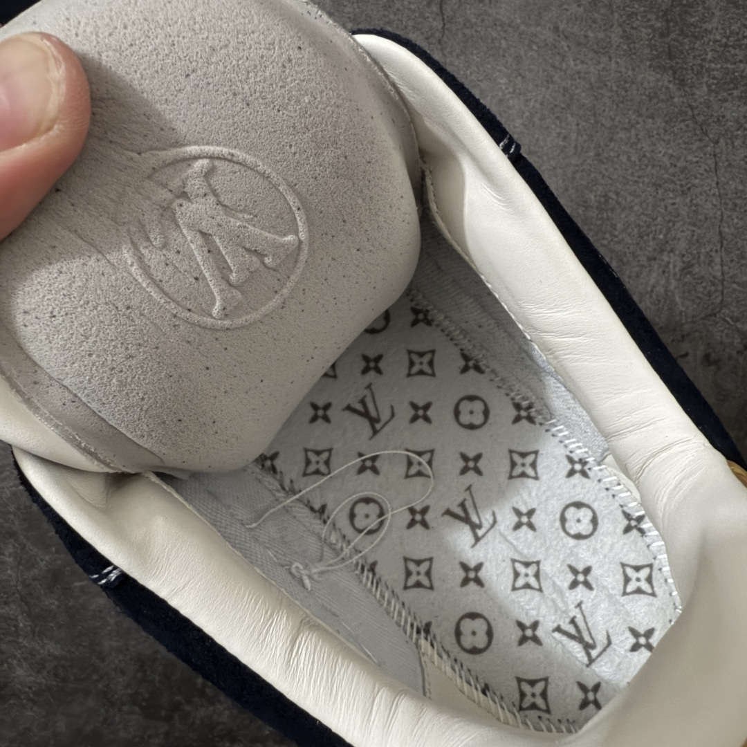 图片[10]-【专柜版/海淘代购】 LV 路易威登LOUIS VUITTON Tilted Low Sneakers 倾斜系列低帮复古休闲运动文化百搭板鞋 2026早春款板鞋 饼干鞋 市场最顶天花板 礼盒包装 正确细节 原鞋原材料1：1打造 完美版型做工 欢迎对比市场任何品质的货品 广东原产 升级原楦型开发纸版 包装说明书防尘布袋物件(附送官方快递加固牛皮纸外盒!!)#采用Monogram 丹宁布鞋面材质#鞋垫嵌入软脚感EVA物料#后跟耐弯折滴塑支撑片#全新开发TPR光泽组合隔色鞋底❗ 尺码：39 40 41 42 43 44 45 46-选品中心