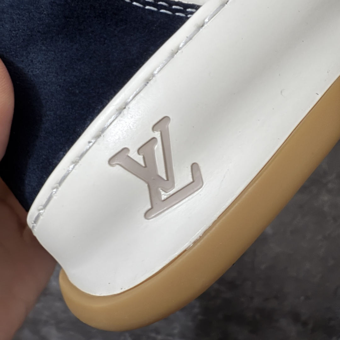 图片[4]-【专柜版/海淘代购】 LV 路易威登LOUIS VUITTON Tilted Low Sneakers 倾斜系列低帮复古休闲运动文化百搭板鞋 2026早春款板鞋 饼干鞋 市场最顶天花板 礼盒包装 正确细节 原鞋原材料1：1打造 完美版型做工 欢迎对比市场任何品质的货品 广东原产 升级原楦型开发纸版 包装说明书防尘布袋物件(附送官方快递加固牛皮纸外盒!!)#采用Monogram 丹宁布鞋面材质#鞋垫嵌入软脚感EVA物料#后跟耐弯折滴塑支撑片#全新开发TPR光泽组合隔色鞋底❗ 尺码：39 40 41 42 43 44 45 46-选品中心
