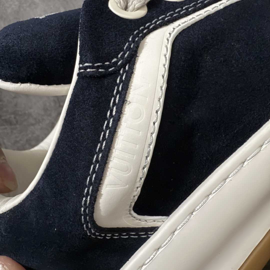 图片[5]-【专柜版/海淘代购】 LV 路易威登LOUIS VUITTON Tilted Low Sneakers 倾斜系列低帮复古休闲运动文化百搭板鞋 2026早春款板鞋 饼干鞋 市场最顶天花板 礼盒包装 正确细节 原鞋原材料1：1打造 完美版型做工 欢迎对比市场任何品质的货品 广东原产 升级原楦型开发纸版 包装说明书防尘布袋物件(附送官方快递加固牛皮纸外盒!!)#采用Monogram 丹宁布鞋面材质#鞋垫嵌入软脚感EVA物料#后跟耐弯折滴塑支撑片#全新开发TPR光泽组合隔色鞋底❗ 尺码：39 40 41 42 43 44 45 46-选品中心