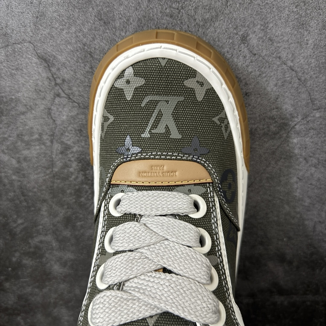 图片[5]-【专柜版/海淘代购】 LV 路易威登LOUIS VUITTON Tilted Low Sneakers 倾斜系列低帮复古休闲运动文化百搭板鞋 2026早春款板鞋 饼干鞋 市场最顶天花板 礼盒包装 正确细节 原鞋原材料1：1打造 完美版型做工 欢迎对比市场任何品质的货品 广东原产 升级原楦型开发纸版 包装说明书防尘布袋物件(附送官方快递加固牛皮纸外盒!!)#采用Monogram 丹宁布鞋面材质#鞋垫嵌入软脚感EVA物料#后跟耐弯折滴塑支撑片#全新开发TPR光泽组合隔色鞋底❗ 尺码：39 40 41 42 43 44 45 46-选品中心