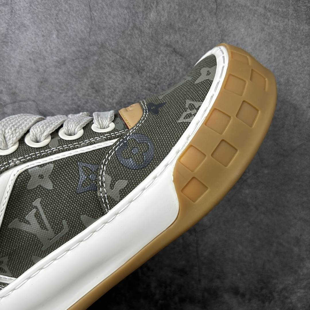 图片[6]-【专柜版/海淘代购】 LV 路易威登LOUIS VUITTON Tilted Low Sneakers 倾斜系列低帮复古休闲运动文化百搭板鞋 2026早春款板鞋 饼干鞋 市场最顶天花板 礼盒包装 正确细节 原鞋原材料1：1打造 完美版型做工 欢迎对比市场任何品质的货品 广东原产 升级原楦型开发纸版 包装说明书防尘布袋物件(附送官方快递加固牛皮纸外盒!!)#采用Monogram 丹宁布鞋面材质#鞋垫嵌入软脚感EVA物料#后跟耐弯折滴塑支撑片#全新开发TPR光泽组合隔色鞋底❗ 尺码：39 40 41 42 43 44 45 46-选品中心
