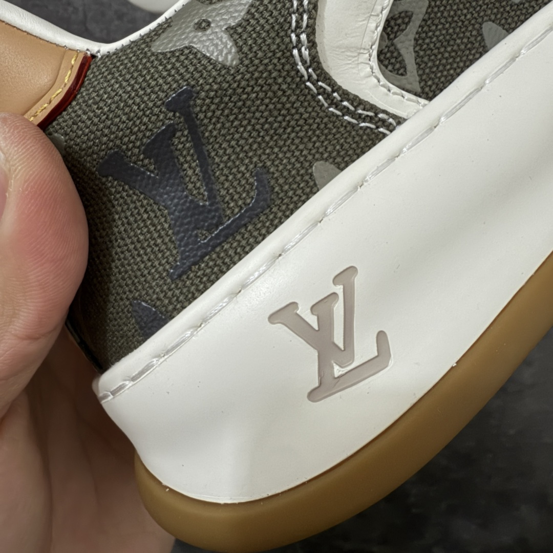 图片[4]-【专柜版/海淘代购】 LV 路易威登LOUIS VUITTON Tilted Low Sneakers 倾斜系列低帮复古休闲运动文化百搭板鞋 2026早春款板鞋 饼干鞋 市场最顶天花板 礼盒包装 正确细节 原鞋原材料1：1打造 完美版型做工 欢迎对比市场任何品质的货品 广东原产 升级原楦型开发纸版 包装说明书防尘布袋物件(附送官方快递加固牛皮纸外盒!!)#采用Monogram 丹宁布鞋面材质#鞋垫嵌入软脚感EVA物料#后跟耐弯折滴塑支撑片#全新开发TPR光泽组合隔色鞋底❗ 尺码：39 40 41 42 43 44 45 46-选品中心
