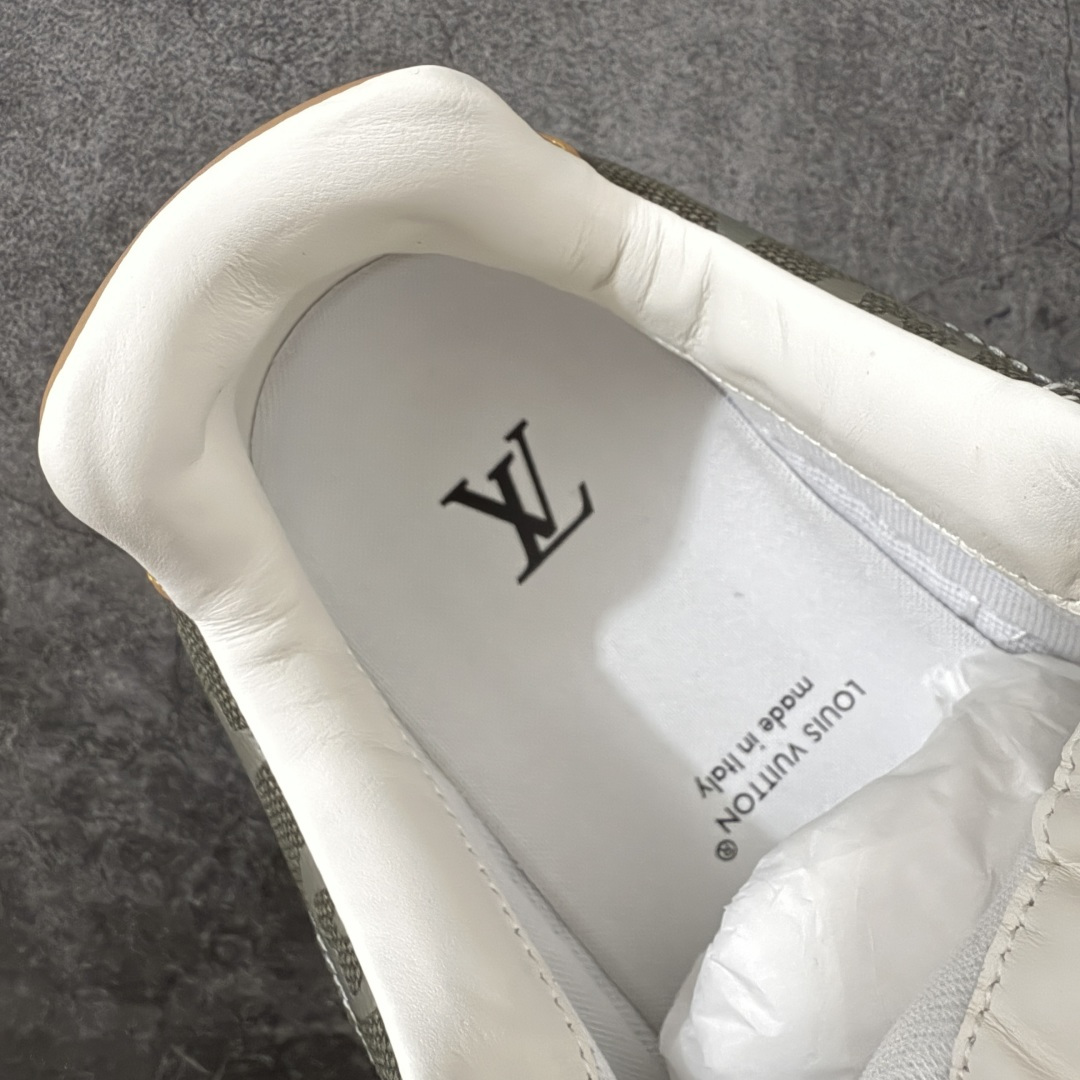图片[9]-【专柜版/海淘代购】 LV 路易威登LOUIS VUITTON Tilted Low Sneakers 倾斜系列低帮复古休闲运动文化百搭板鞋 2026早春款板鞋 饼干鞋 市场最顶天花板 礼盒包装 正确细节 原鞋原材料1：1打造 完美版型做工 欢迎对比市场任何品质的货品 广东原产 升级原楦型开发纸版 包装说明书防尘布袋物件(附送官方快递加固牛皮纸外盒!!)#采用Monogram 丹宁布鞋面材质#鞋垫嵌入软脚感EVA物料#后跟耐弯折滴塑支撑片#全新开发TPR光泽组合隔色鞋底❗ 尺码：39 40 41 42 43 44 45 46-选品中心