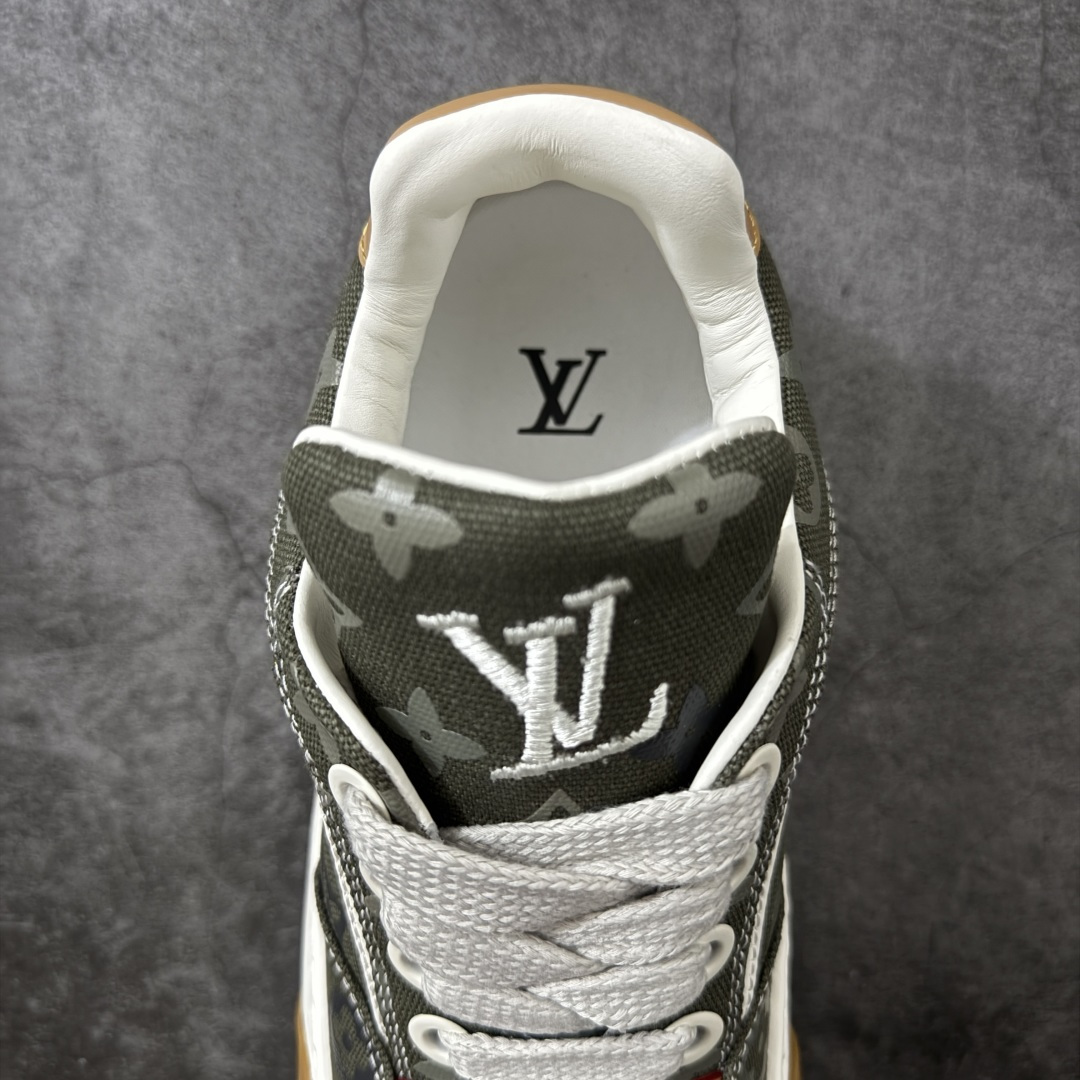 图片[8]-【专柜版/海淘代购】 LV 路易威登LOUIS VUITTON Tilted Low Sneakers 倾斜系列低帮复古休闲运动文化百搭板鞋 2026早春款板鞋 饼干鞋 市场最顶天花板 礼盒包装 正确细节 原鞋原材料1：1打造 完美版型做工 欢迎对比市场任何品质的货品 广东原产 升级原楦型开发纸版 包装说明书防尘布袋物件(附送官方快递加固牛皮纸外盒!!)#采用Monogram 丹宁布鞋面材质#鞋垫嵌入软脚感EVA物料#后跟耐弯折滴塑支撑片#全新开发TPR光泽组合隔色鞋底❗ 尺码：39 40 41 42 43 44 45 46-选品中心
