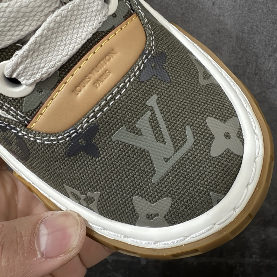 图片[6]-【专柜版/海淘代购】 LV 路易威登LOUIS VUITTON Tilted Low Sneakers 倾斜系列低帮复古休闲运动文化百搭板鞋 2026早春款板鞋 饼干鞋 市场最顶天花板 礼盒包装 正确细节 原鞋原材料1：1打造 完美版型做工 欢迎对比市场任何品质的货品 广东原产 升级原楦型开发纸版 包装说明书防尘布袋物件(附送官方快递加固牛皮纸外盒!!)#采用Monogram 丹宁布鞋面材质#鞋垫嵌入软脚感EVA物料#后跟耐弯折滴塑支撑片#全新开发TPR光泽组合隔色鞋底❗ 尺码：39 40 41 42 43 44 45 46-选品中心