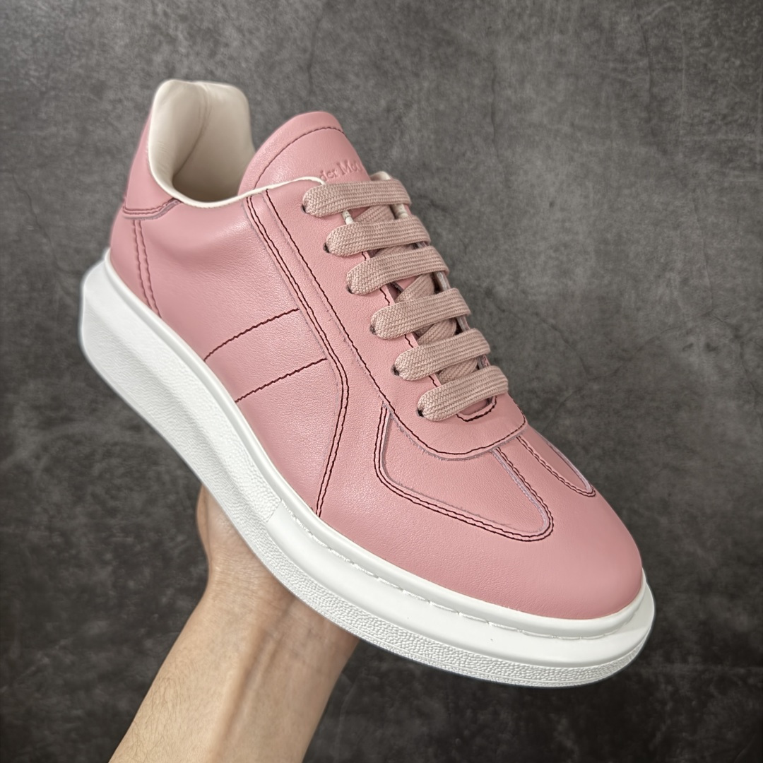 图片[3]-【HT纯原礼盒版】Alexander McQueen/亚历山大麦昆松糕鞋厚底增高小白鞋 红线粉色 全市场配色最齐(100+配色) 性价比最高 同价位品质无敌 进口丝绸亚光原版正品 水染羊皮内里 羊皮垫脚 回弹度到位 耐磨又舒适 鞋底厚4.5cm 全套原版包装 配件齐全 官方一致 凹凸定制正品原盒包装 右脚鞋舌嵌入防伪芯片装置 外盒鞋标官方二维码扫码+防伪芯片 尺码：35-39-选品中心