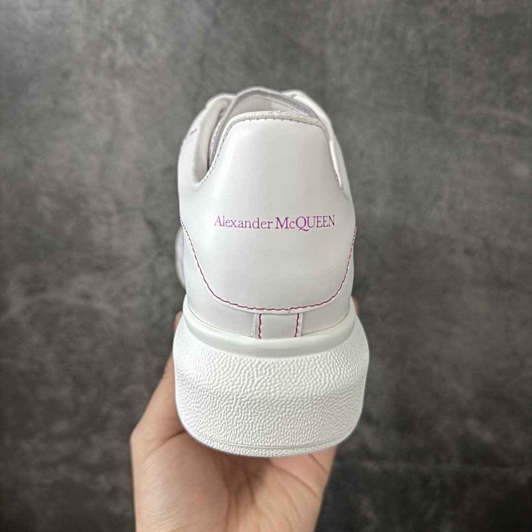 图片[4]-【HT纯原礼盒版】Alexander McQueen/亚历山大麦昆松糕鞋厚底增高小白鞋 彩虹扣 全市场配色最齐(100+配色) 性价比最高 同价位品质无敌 进口丝绸亚光原版正品 水染羊皮内里 羊皮垫脚 回弹度到位 耐磨又舒适 鞋底厚4.5cm 全套原版包装 配件齐全 官方一致 凹凸定制正品原盒包装 右脚鞋舌嵌入防伪芯片装置 外盒鞋标官方二维码扫码+防伪芯片 尺码：35-40-选品中心
