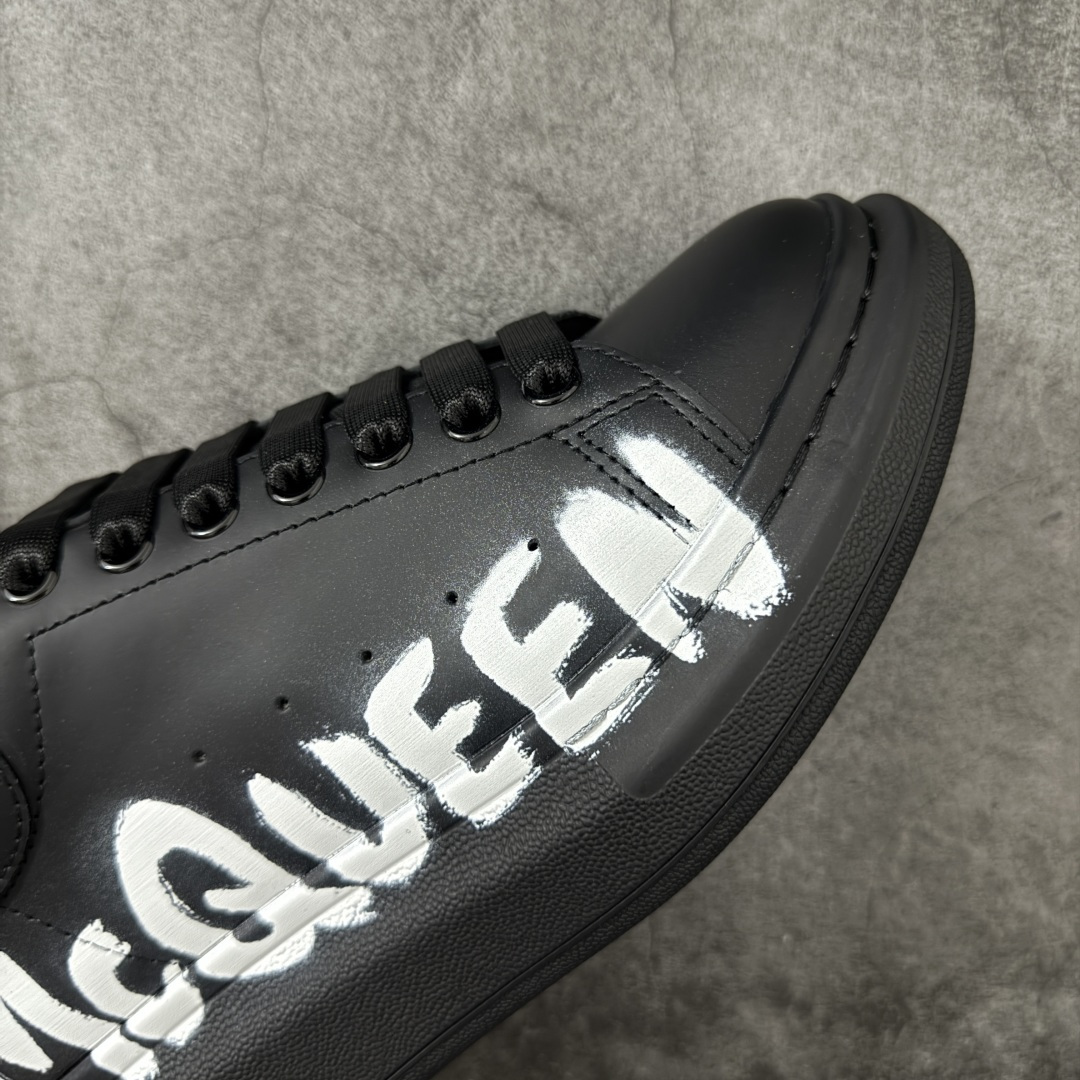 图片[6]-【HT纯原礼盒版】Alexander McQueen/亚历山大麦昆松糕鞋厚底增高小白鞋 黑面logo 全市场配色最齐(100+配色) 性价比最高 同价位品质无敌 进口丝绸亚光原版正品 水染羊皮内里 羊皮垫脚 回弹度到位 耐磨又舒适 鞋底厚4.5cm 全套原版包装 配件齐全 官方一致 凹凸定制正品原盒包装 右脚鞋舌嵌入防伪芯片装置 外盒鞋标官方二维码扫码+防伪芯片 尺码：40-45-选品中心