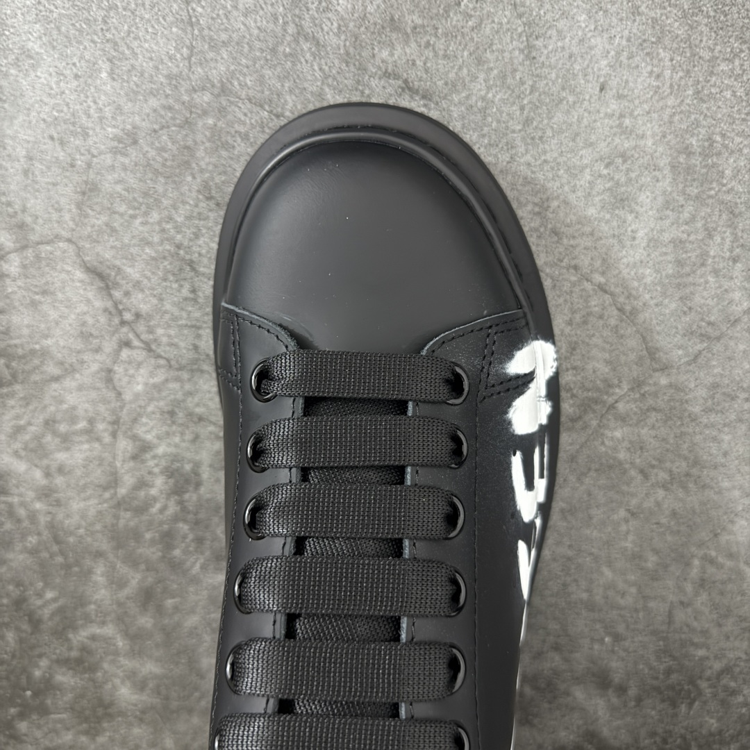 图片[5]-【HT纯原礼盒版】Alexander McQueen/亚历山大麦昆松糕鞋厚底增高小白鞋 黑面logo 全市场配色最齐(100+配色) 性价比最高 同价位品质无敌 进口丝绸亚光原版正品 水染羊皮内里 羊皮垫脚 回弹度到位 耐磨又舒适 鞋底厚4.5cm 全套原版包装 配件齐全 官方一致 凹凸定制正品原盒包装 右脚鞋舌嵌入防伪芯片装置 外盒鞋标官方二维码扫码+防伪芯片 尺码：40-45-选品中心