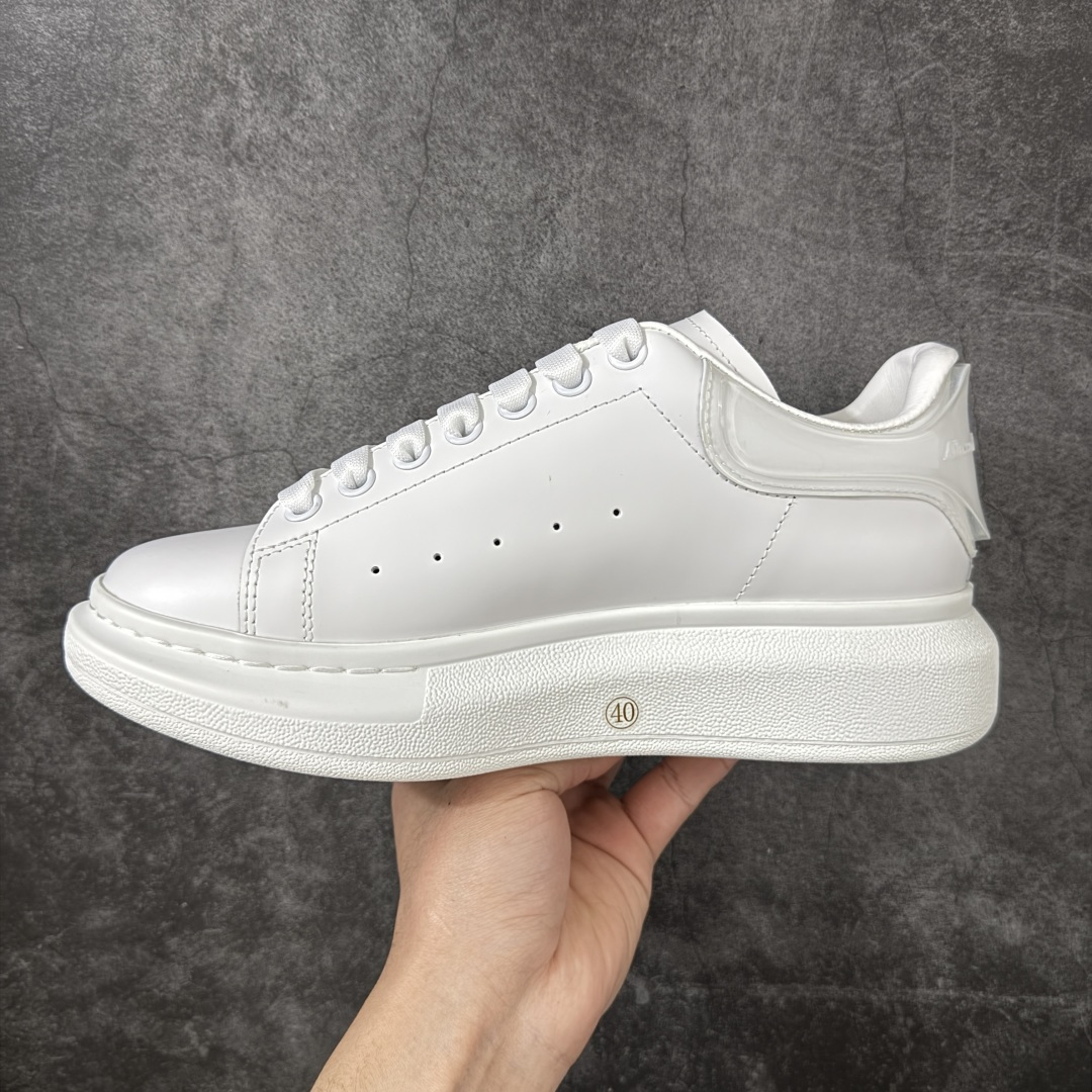 图片[2]-【HT纯原礼盒版】Alexander McQueen/亚历山大麦昆松糕鞋厚底增高小白鞋 白透滴胶尾 全市场配色最齐(100+配色) 性价比最高 同价位品质无敌 进口丝绸亚光原版正品 水染羊皮内里 羊皮垫脚 回弹度到位 耐磨又舒适 鞋底厚4.5cm 全套原版包装 配件齐全 官方一致 凹凸定制正品原盒包装 右脚鞋舌嵌入防伪芯片装置 外盒鞋标官方二维码扫码+防伪芯片 尺码：35-45-选品中心