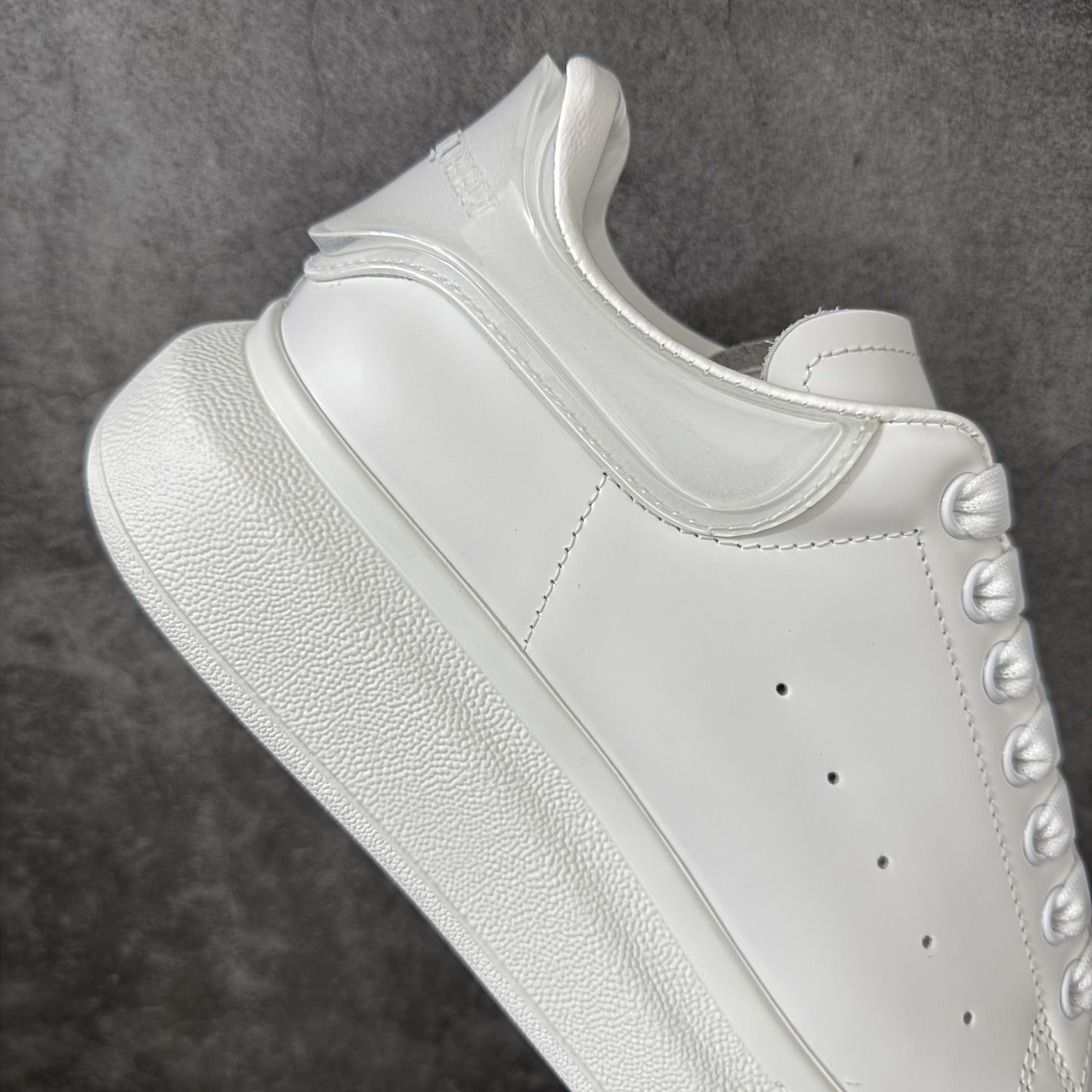 图片[7]-【HT纯原礼盒版】Alexander McQueen/亚历山大麦昆松糕鞋厚底增高小白鞋 白透滴胶尾 全市场配色最齐(100+配色) 性价比最高 同价位品质无敌 进口丝绸亚光原版正品 水染羊皮内里 羊皮垫脚 回弹度到位 耐磨又舒适 鞋底厚4.5cm 全套原版包装 配件齐全 官方一致 凹凸定制正品原盒包装 右脚鞋舌嵌入防伪芯片装置 外盒鞋标官方二维码扫码+防伪芯片 尺码：35-45-选品中心